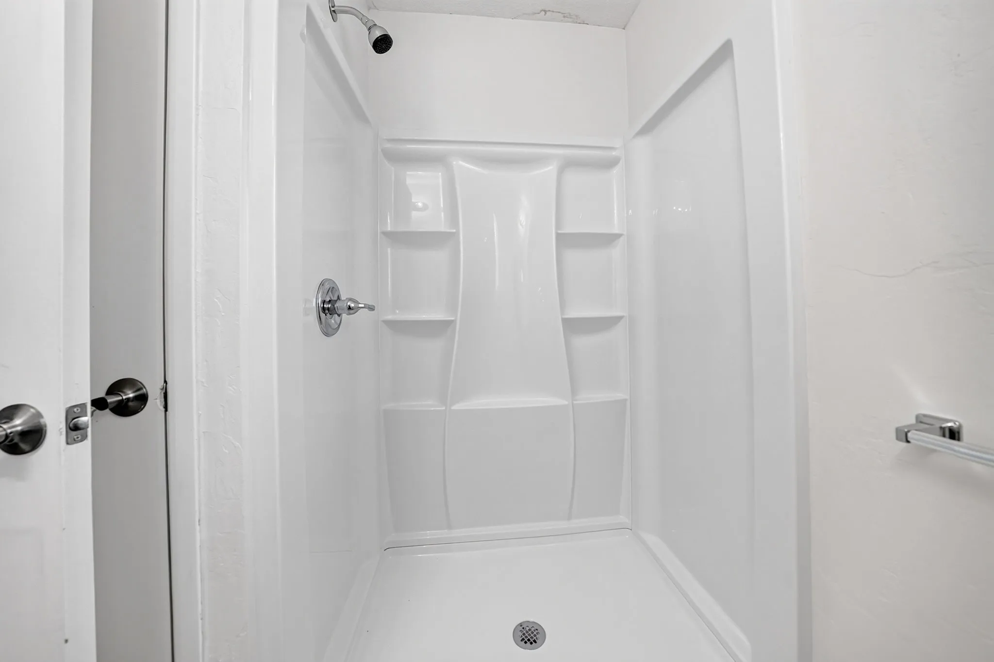 Single Family Residence For Sale in Denton County , 2127 Versailles Drive, Carrollton, Texas 75007, 3 Bedroom, 2 Bathroom, 2 Garage spaces, 1,288 Sqft, built in 1969, mls#21409123, Real Estate Agent in Carrollton, Homes For Sale in Denton county, Homes For Sale in Carrollton, Realtor in Carrollton Texas, Real Estate Brokerage Independent Realty Texas, Luminita Cordes Realtor