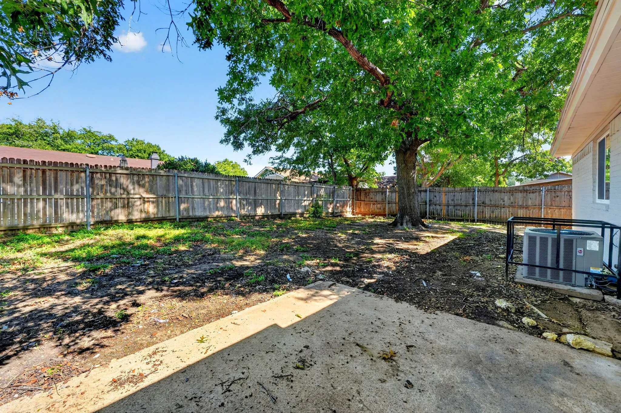 Single Family Residence For Sale in Denton County , 2127 Versailles Drive, Carrollton, Texas 75007, 3 Bedroom, 2 Bathroom, 2 Garage spaces, 1,288 Sqft, built in 1969, mls#21409123, Real Estate Agent in Carrollton, Homes For Sale in Denton county, Homes For Sale in Carrollton, Realtor in Carrollton Texas, Real Estate Brokerage Independent Realty Texas, Luminita Cordes Realtor