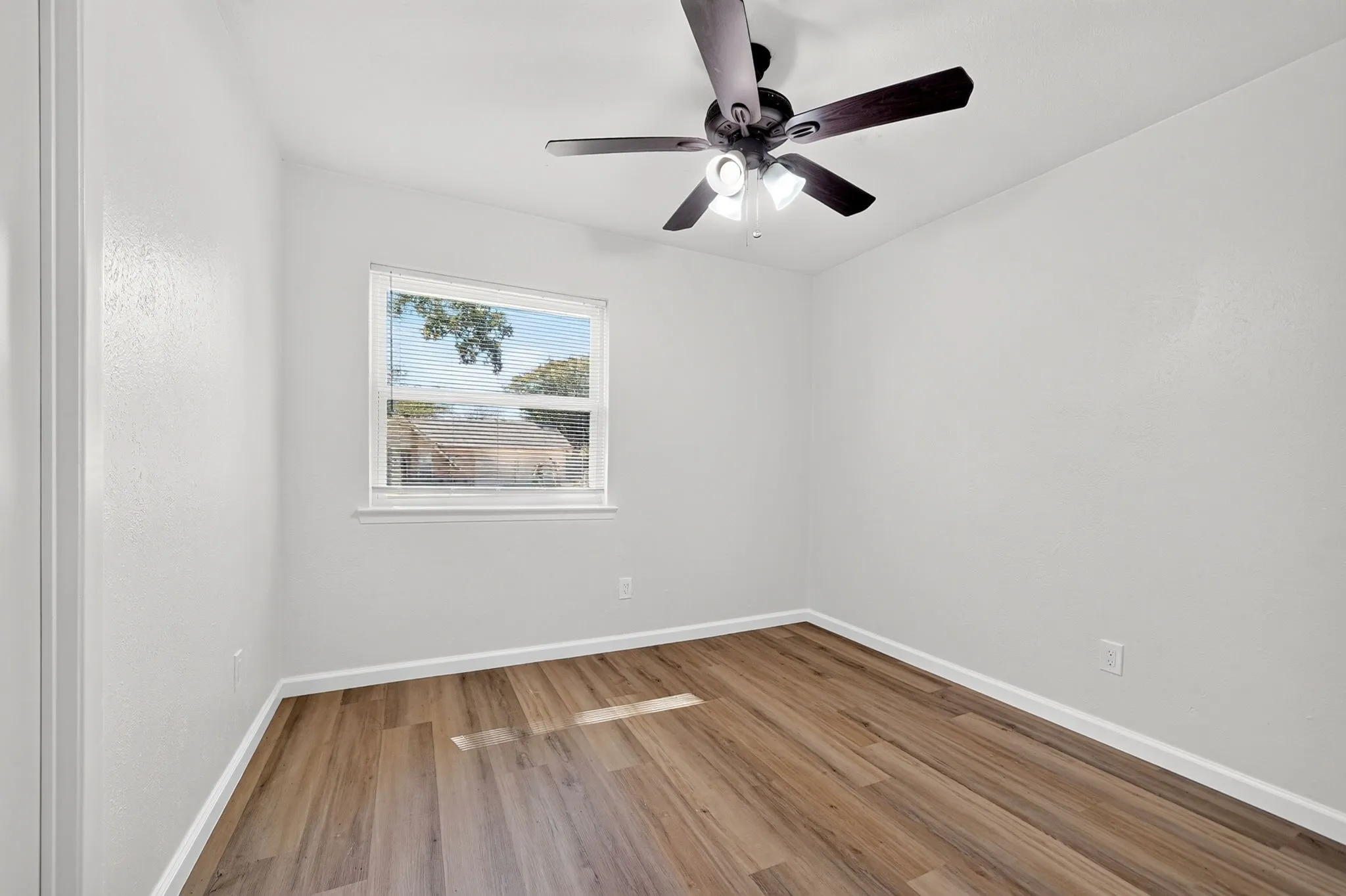 Single Family Residence For Sale in Denton County , 2127 Versailles Drive, Carrollton, Texas 75007, 3 Bedroom, 2 Bathroom, 2 Garage spaces, 1,288 Sqft, built in 1969, mls#21409123, Real Estate Agent in Carrollton, Homes For Sale in Denton county, Homes For Sale in Carrollton, Realtor in Carrollton Texas, Real Estate Brokerage Independent Realty Texas, Luminita Cordes Realtor