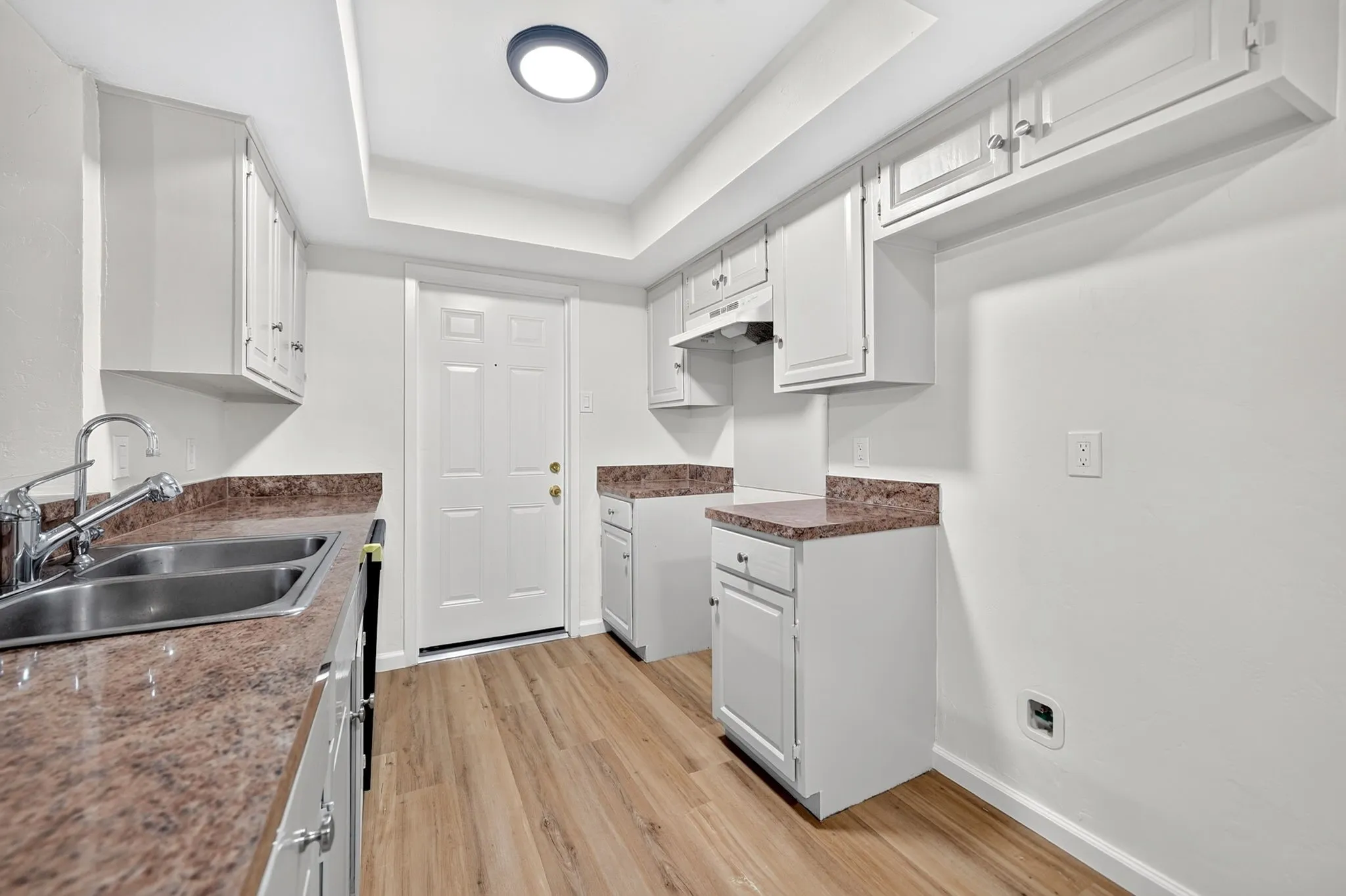 Single Family Residence For Sale in Denton County , 2127 Versailles Drive, Carrollton, Texas 75007, 3 Bedroom, 2 Bathroom, 2 Garage spaces, 1,288 Sqft, built in 1969, mls#21409123, Real Estate Agent in Carrollton, Homes For Sale in Denton county, Homes For Sale in Carrollton, Realtor in Carrollton Texas, Real Estate Brokerage Independent Realty Texas, Luminita Cordes Realtor