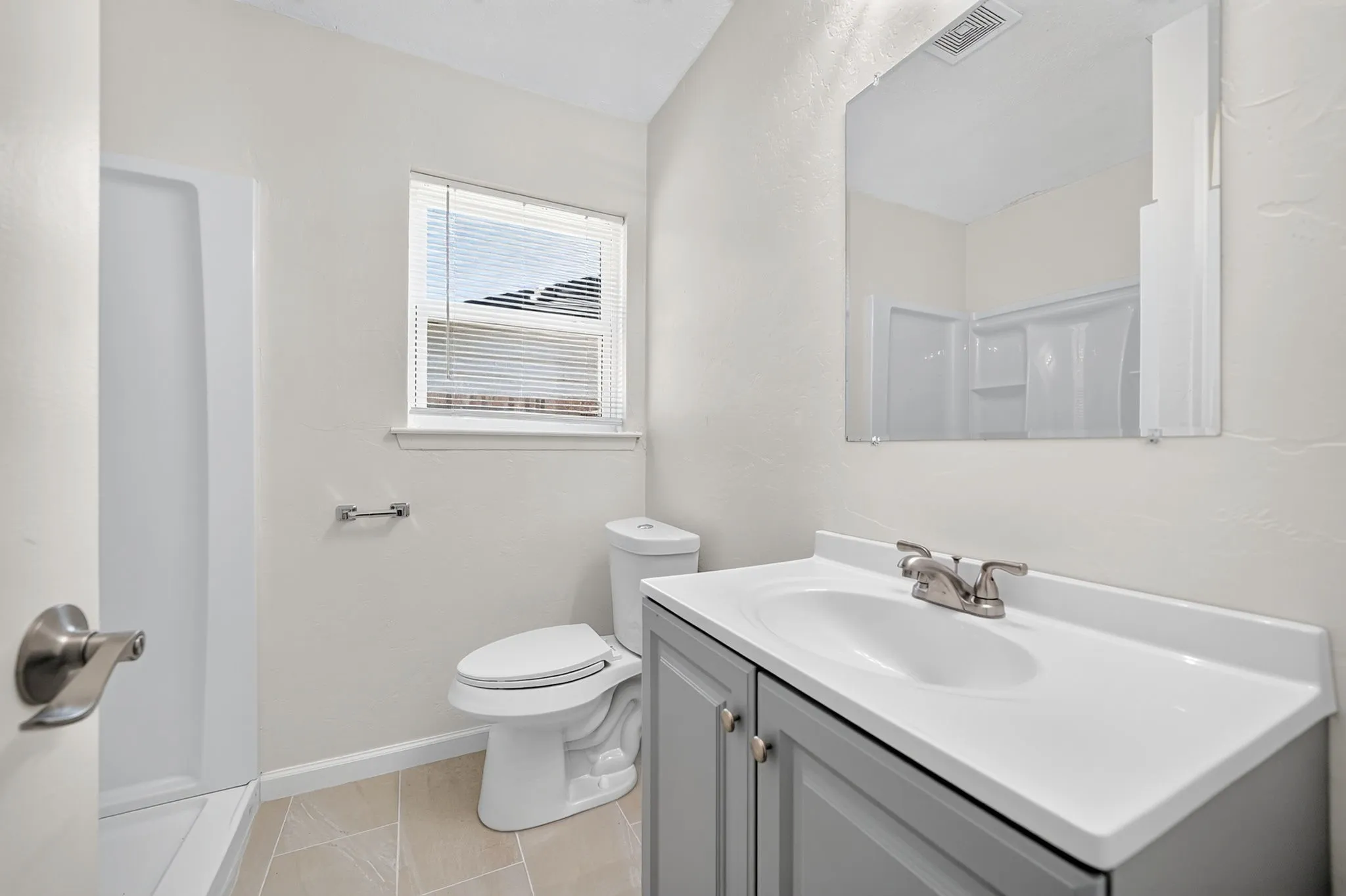 Single Family Residence For Sale in Denton County , 2127 Versailles Drive, Carrollton, Texas 75007, 3 Bedroom, 2 Bathroom, 2 Garage spaces, 1,288 Sqft, built in 1969, mls#21409123, Real Estate Agent in Carrollton, Homes For Sale in Denton county, Homes For Sale in Carrollton, Realtor in Carrollton Texas, Real Estate Brokerage Independent Realty Texas, Luminita Cordes Realtor