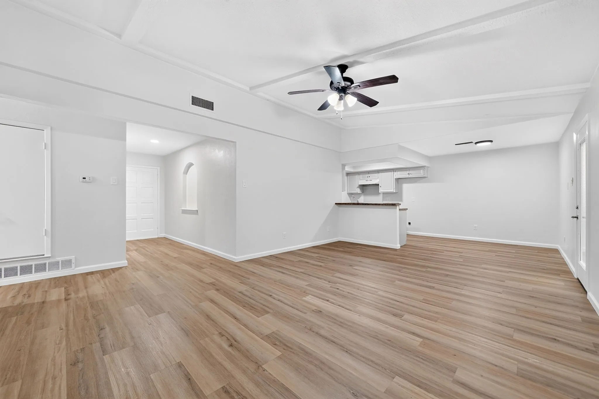 Single Family Residence For Sale in Denton County , 2127 Versailles Drive, Carrollton, Texas 75007, 3 Bedroom, 2 Bathroom, 2 Garage spaces, 1,288 Sqft, built in 1969, mls#21409123, Real Estate Agent in Carrollton, Homes For Sale in Denton county, Homes For Sale in Carrollton, Realtor in Carrollton Texas, Real Estate Brokerage Independent Realty Texas, Luminita Cordes Realtor