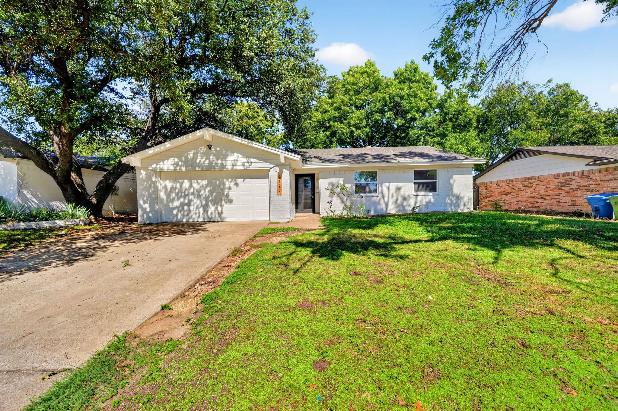 Single Family Residence For Sale in Denton County , 2127 Versailles Drive, Carrollton, Texas 75007, 3 Bedroom, 2 Bathroom, 2 Garage spaces, 1,288 Sqft, built in 1969, mls#21409123, Real Estate Agent in Carrollton, Homes For Sale in Denton county, Homes For Sale in Carrollton, Realtor in Carrollton Texas, Real Estate Brokerage Independent Realty Texas, Luminita Cordes Realtor