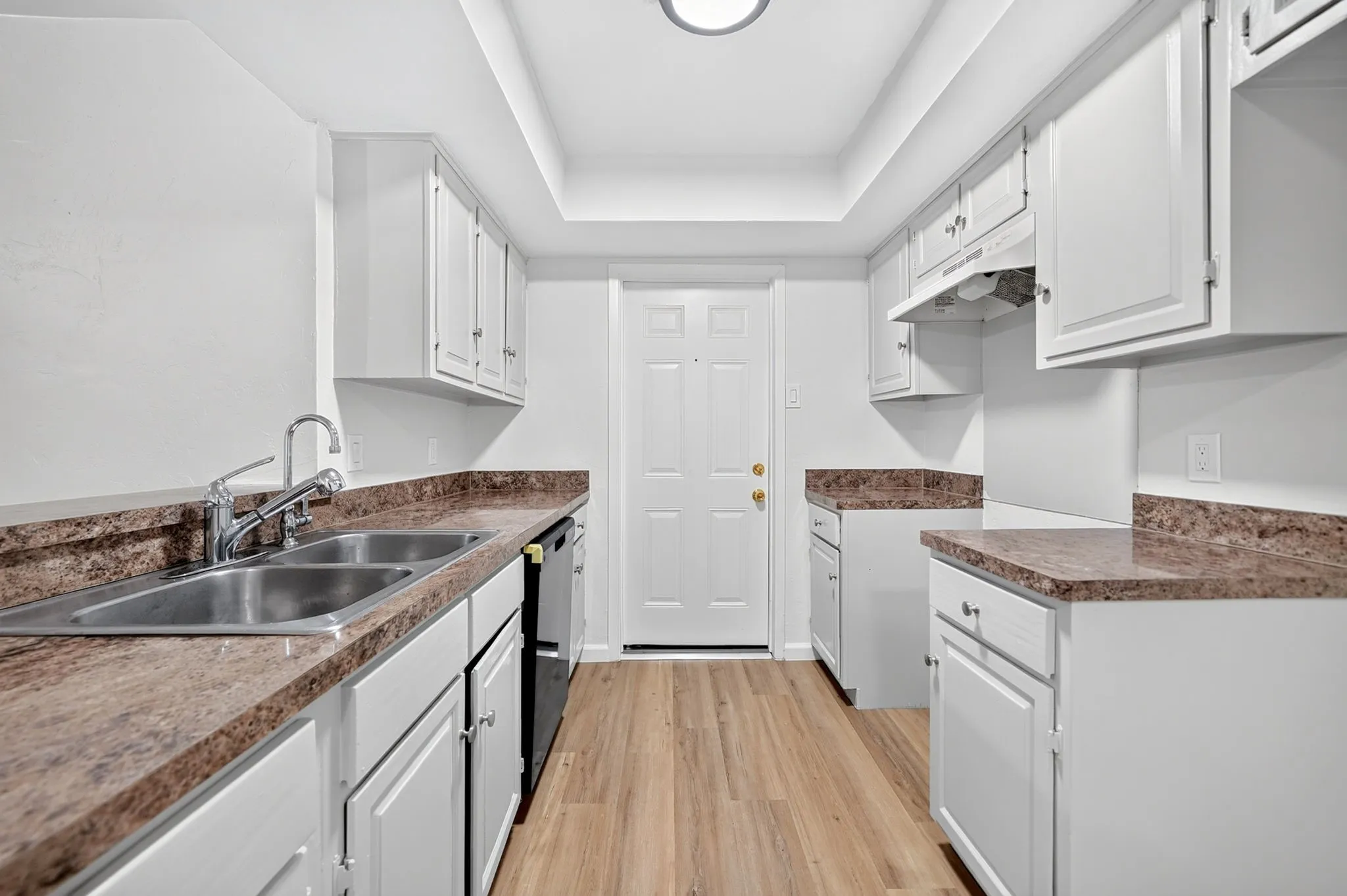 Single Family Residence For Sale in Denton County , 2127 Versailles Drive, Carrollton, Texas 75007, 3 Bedroom, 2 Bathroom, 2 Garage spaces, 1,288 Sqft, built in 1969, mls#21409123, Real Estate Agent in Carrollton, Homes For Sale in Denton county, Homes For Sale in Carrollton, Realtor in Carrollton Texas, Real Estate Brokerage Independent Realty Texas, Luminita Cordes Realtor