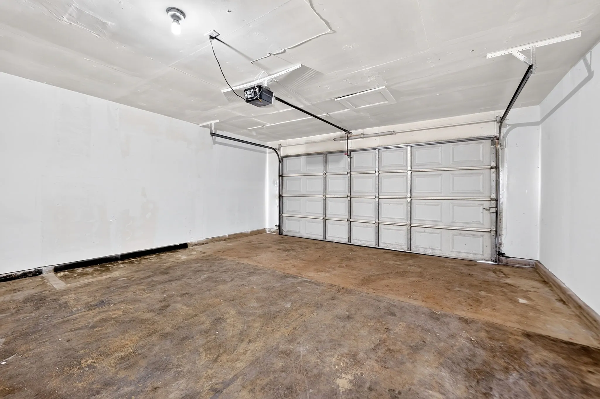 Single Family Residence For Sale in Denton County , 2127 Versailles Drive, Carrollton, Texas 75007, 3 Bedroom, 2 Bathroom, 2 Garage spaces, 1,288 Sqft, built in 1969, mls#21409123, Real Estate Agent in Carrollton, Homes For Sale in Denton county, Homes For Sale in Carrollton, Realtor in Carrollton Texas, Real Estate Brokerage Independent Realty Texas, Luminita Cordes Realtor
