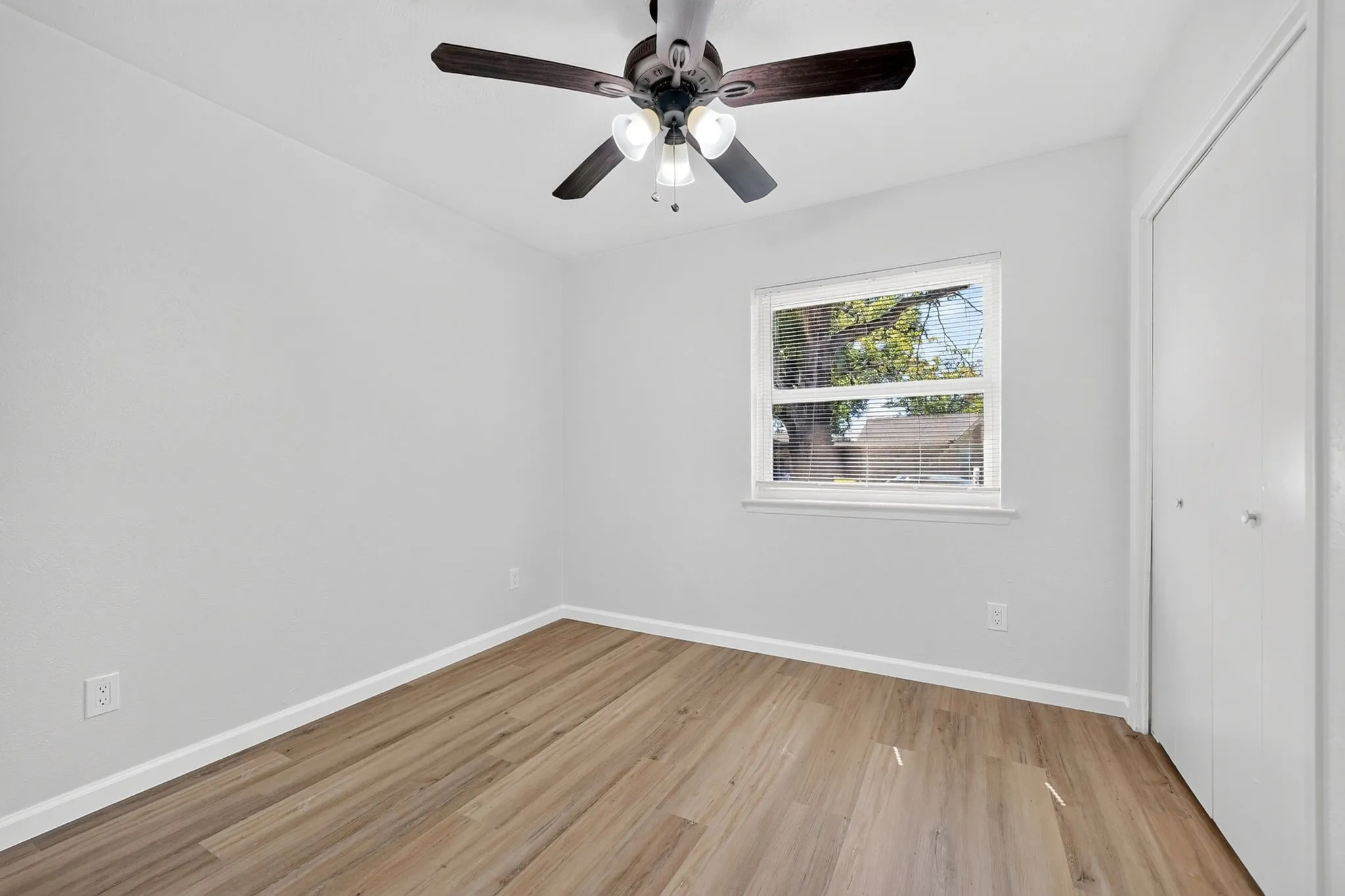 Single Family Residence For Sale in Denton County , 2127 Versailles Drive, Carrollton, Texas 75007, 3 Bedroom, 2 Bathroom, 2 Garage spaces, 1,288 Sqft, built in 1969, mls#21409123, Real Estate Agent in Carrollton, Homes For Sale in Denton county, Homes For Sale in Carrollton, Realtor in Carrollton Texas, Real Estate Brokerage Independent Realty Texas, Luminita Cordes Realtor