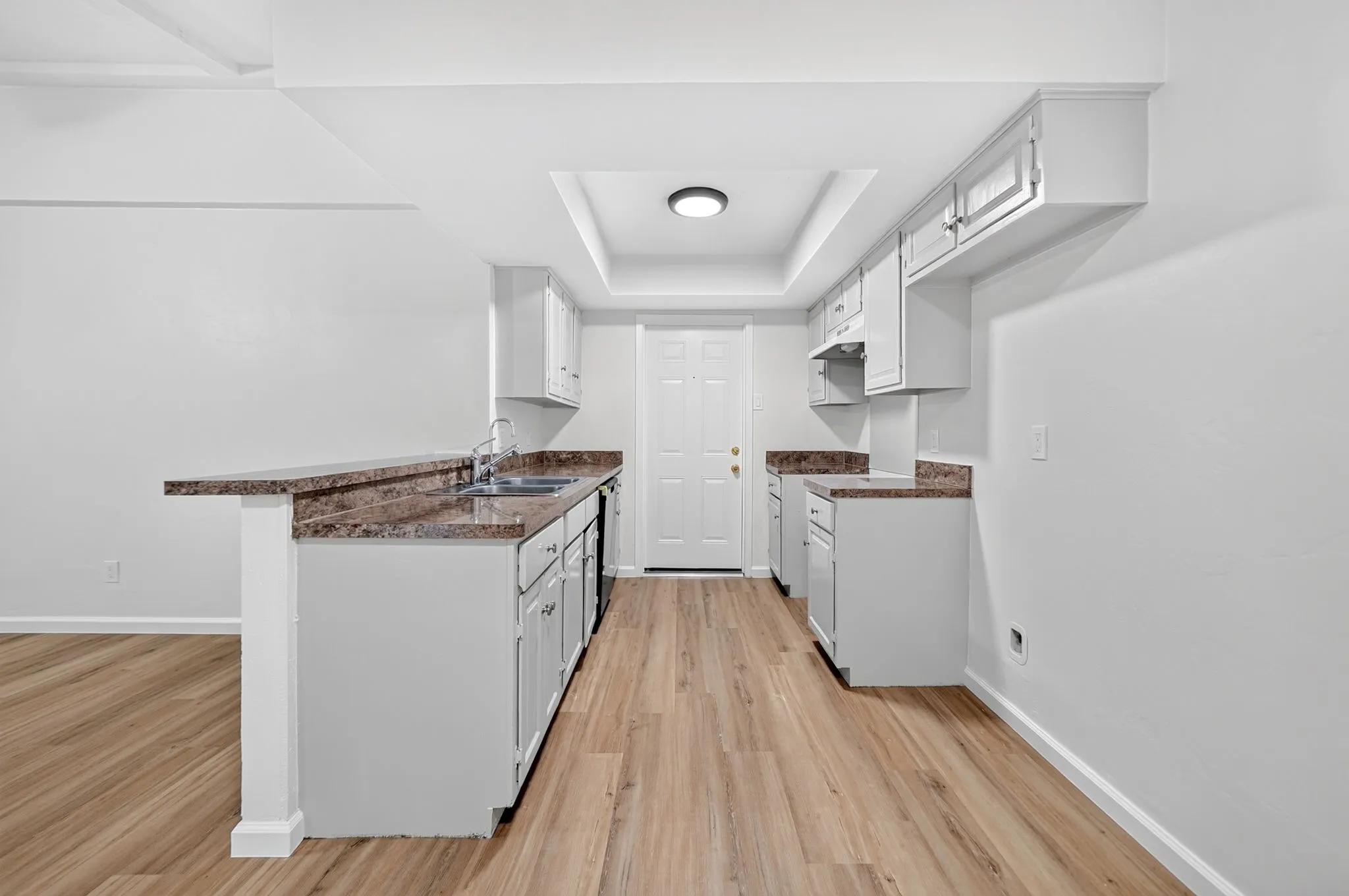 Single Family Residence For Sale in Denton County , 2127 Versailles Drive, Carrollton, Texas 75007, 3 Bedroom, 2 Bathroom, 2 Garage spaces, 1,288 Sqft, built in 1969, mls#21409123, Real Estate Agent in Carrollton, Homes For Sale in Denton county, Homes For Sale in Carrollton, Realtor in Carrollton Texas, Real Estate Brokerage Independent Realty Texas, Luminita Cordes Realtor