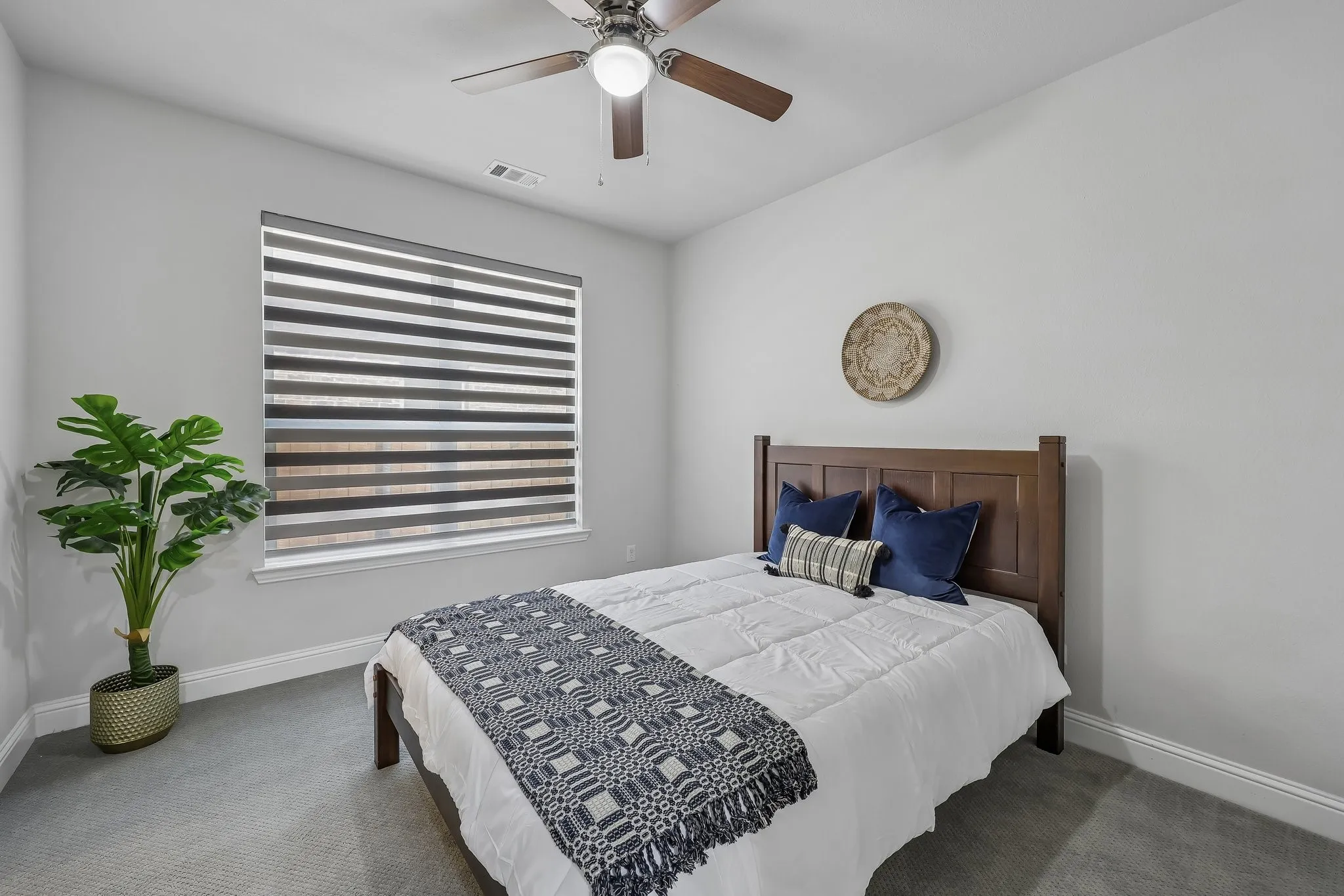 Single Family Residence For Rent in Collin County , 2351 Glen Heather Lane, Prosper, Texas 75078, 5 Bedroom, 5 Bathroom, 2 Garage spaces, 3,918 Sqft, built in 2022, mls#21409127, Real Estate Agent in Prosper, Homes For Rent in Collin county, Homes For Rent in Prosper, Realtor in Prosper Texas, Real Estate Brokerage Independent Realty Texas, Luminita Cordes Realtor
