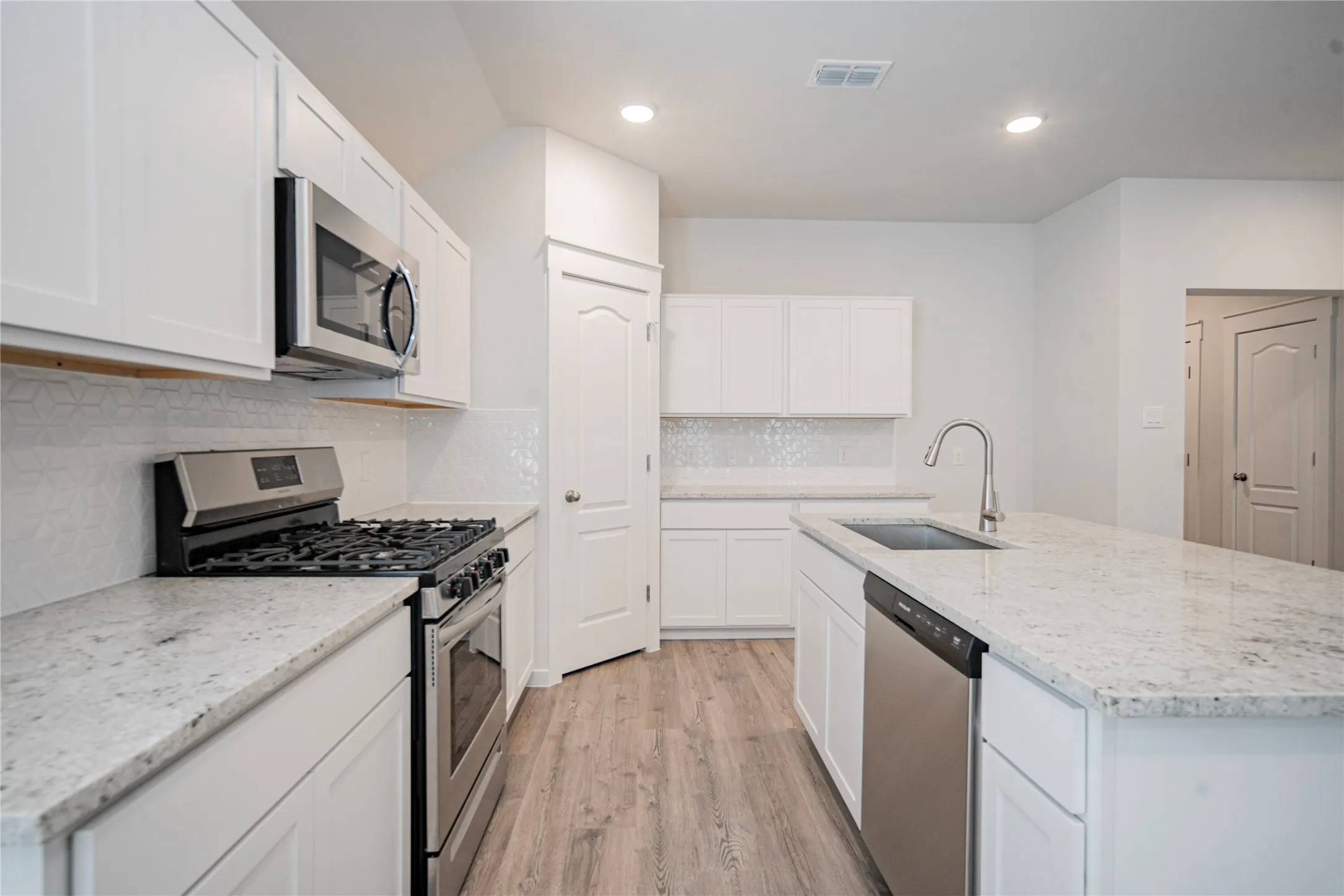 Single Family Residence For Rent in Collin County , 3108 Beau Daniel Drive, Royse City, Texas 75189, 5 Bedroom, 3 Bathroom, 2 Garage spaces, 2,126 Sqft, built in 2023, mls#21409135, Real Estate Agent in Royse City, Homes For Rent in Collin county, Homes For Rent in Royse City, Realtor in Royse City Texas, Real Estate Brokerage Independent Realty Texas, Luminita Cordes Realtor
