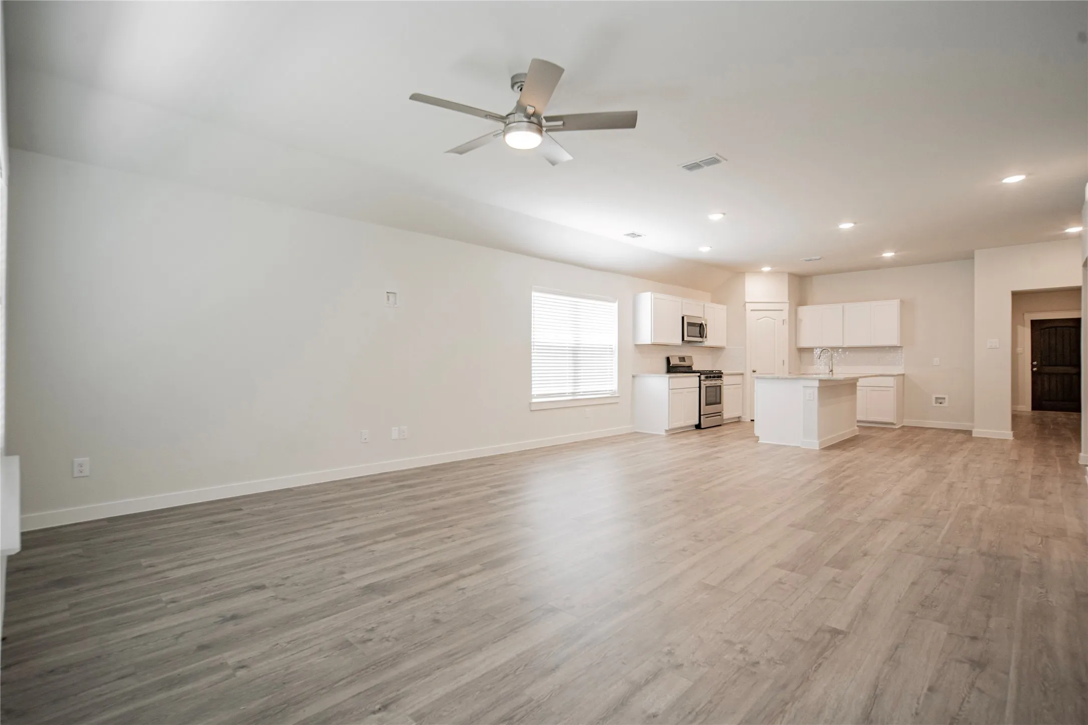 Single Family Residence For Rent in Collin County , 3108 Beau Daniel Drive, Royse City, Texas 75189, 5 Bedroom, 3 Bathroom, 2 Garage spaces, 2,126 Sqft, built in 2023, mls#21409135, Real Estate Agent in Royse City, Homes For Rent in Collin county, Homes For Rent in Royse City, Realtor in Royse City Texas, Real Estate Brokerage Independent Realty Texas, Luminita Cordes Realtor