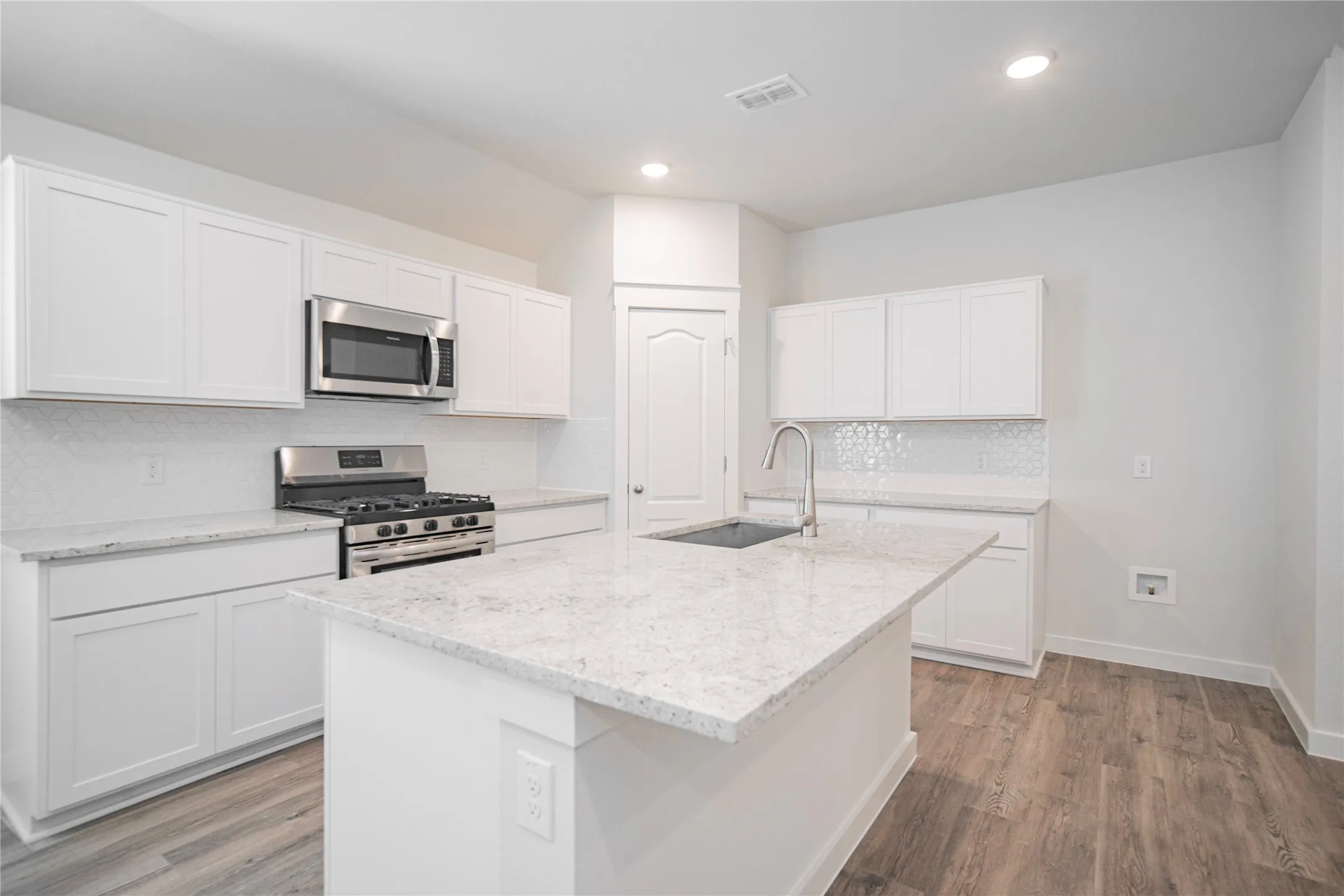 Single Family Residence For Rent in Collin County , 3108 Beau Daniel Drive, Royse City, Texas 75189, 5 Bedroom, 3 Bathroom, 2 Garage spaces, 2,126 Sqft, built in 2023, mls#21409135, Real Estate Agent in Royse City, Homes For Rent in Collin county, Homes For Rent in Royse City, Realtor in Royse City Texas, Real Estate Brokerage Independent Realty Texas, Luminita Cordes Realtor