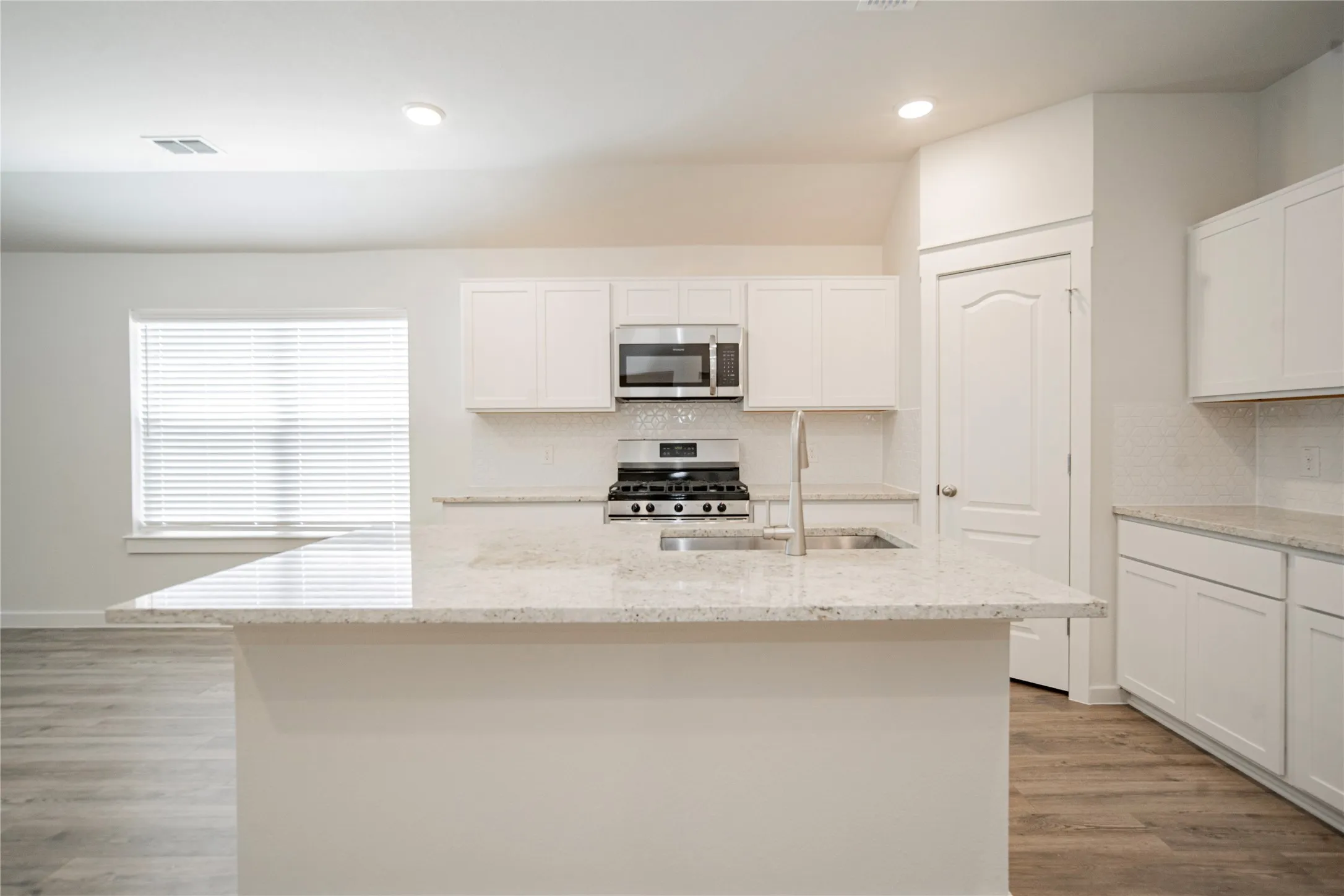 Single Family Residence For Rent in Collin County , 3108 Beau Daniel Drive, Royse City, Texas 75189, 5 Bedroom, 3 Bathroom, 2 Garage spaces, 2,126 Sqft, built in 2023, mls#21409135, Real Estate Agent in Royse City, Homes For Rent in Collin county, Homes For Rent in Royse City, Realtor in Royse City Texas, Real Estate Brokerage Independent Realty Texas, Luminita Cordes Realtor