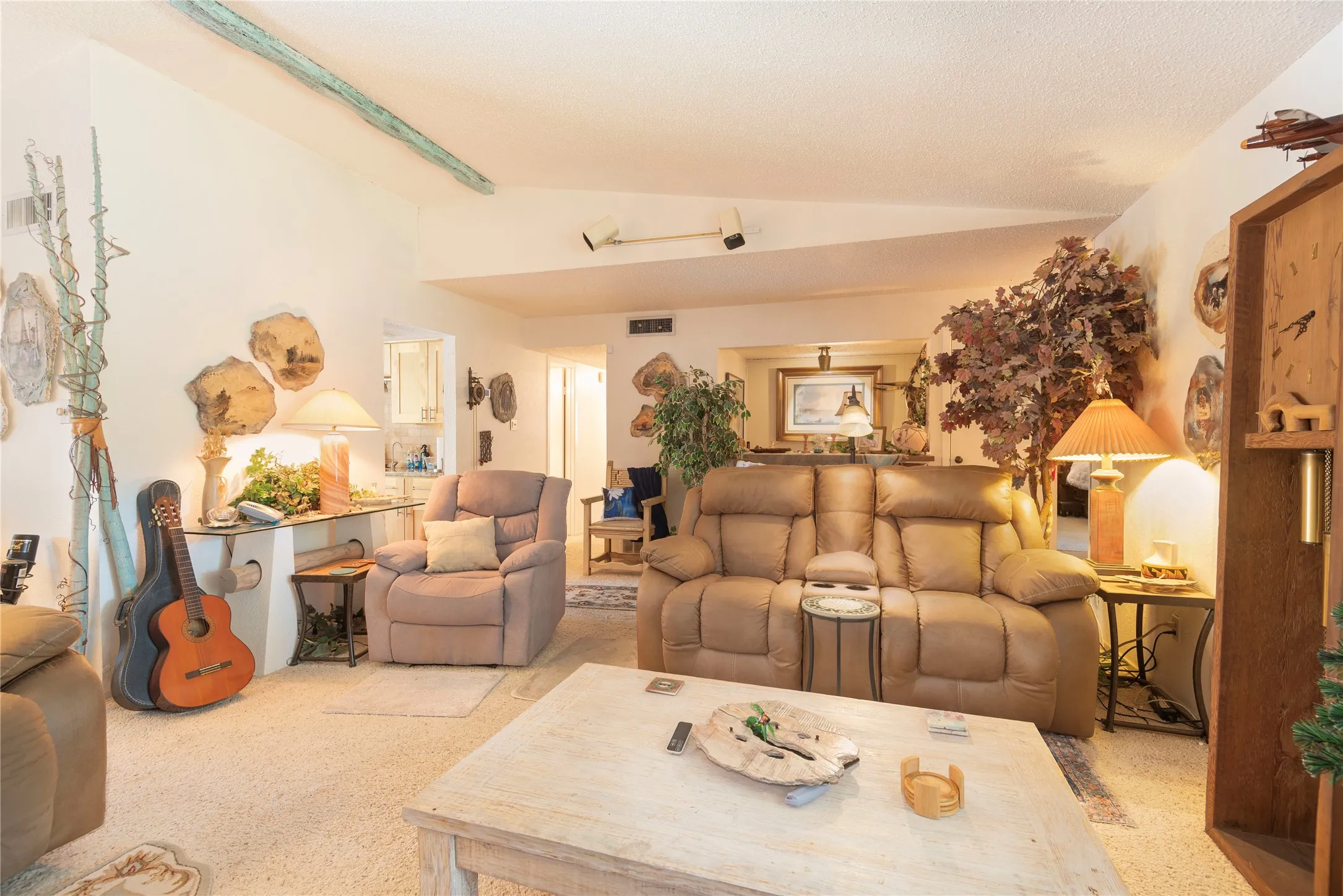 Single Family Residence For Sale in Dallas County , 1909 Linda Lane, Richardson, Texas 75081, 3 Bedroom, 2 Bathroom, 2 Garage spaces, 1,820 Sqft, built in 1977, mls#21409141, Real Estate Agent in Richardson, Homes For Sale in Dallas county, Homes For Sale in Richardson, Realtor in Richardson Texas, Real Estate Brokerage Independent Realty Texas, Luminita Cordes Realtor