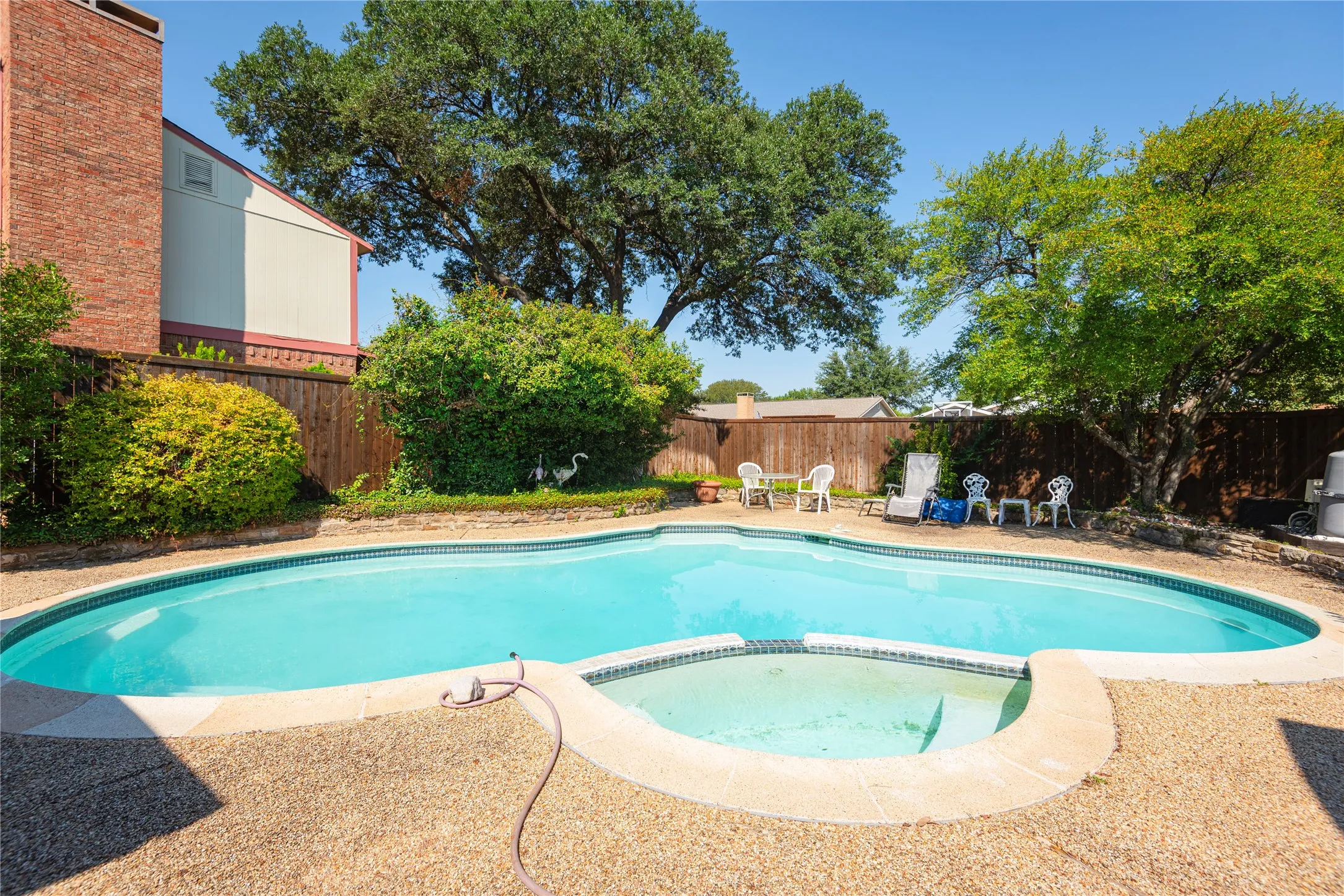 Single Family Residence For Sale in Dallas County , 1909 Linda Lane, Richardson, Texas 75081, 3 Bedroom, 2 Bathroom, 2 Garage spaces, 1,820 Sqft, built in 1977, mls#21409141, Real Estate Agent in Richardson, Homes For Sale in Dallas county, Homes For Sale in Richardson, Realtor in Richardson Texas, Real Estate Brokerage Independent Realty Texas, Luminita Cordes Realtor