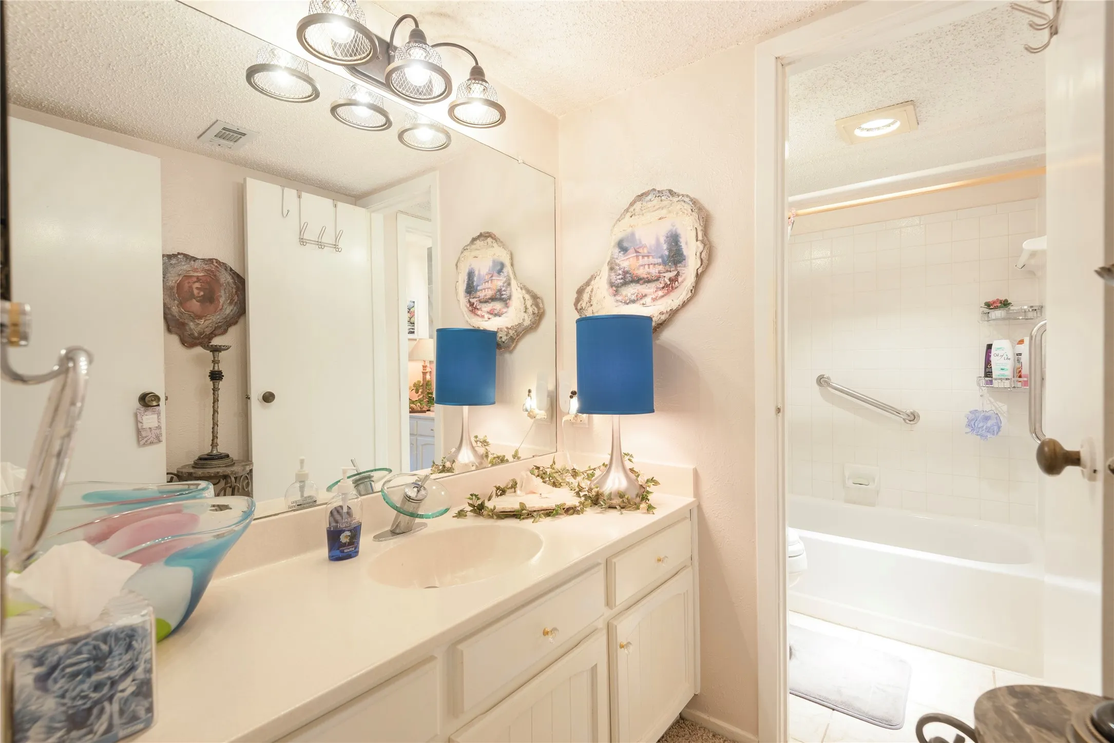 Single Family Residence For Sale in Dallas County , 1909 Linda Lane, Richardson, Texas 75081, 3 Bedroom, 2 Bathroom, 2 Garage spaces, 1,820 Sqft, built in 1977, mls#21409141, Real Estate Agent in Richardson, Homes For Sale in Dallas county, Homes For Sale in Richardson, Realtor in Richardson Texas, Real Estate Brokerage Independent Realty Texas, Luminita Cordes Realtor
