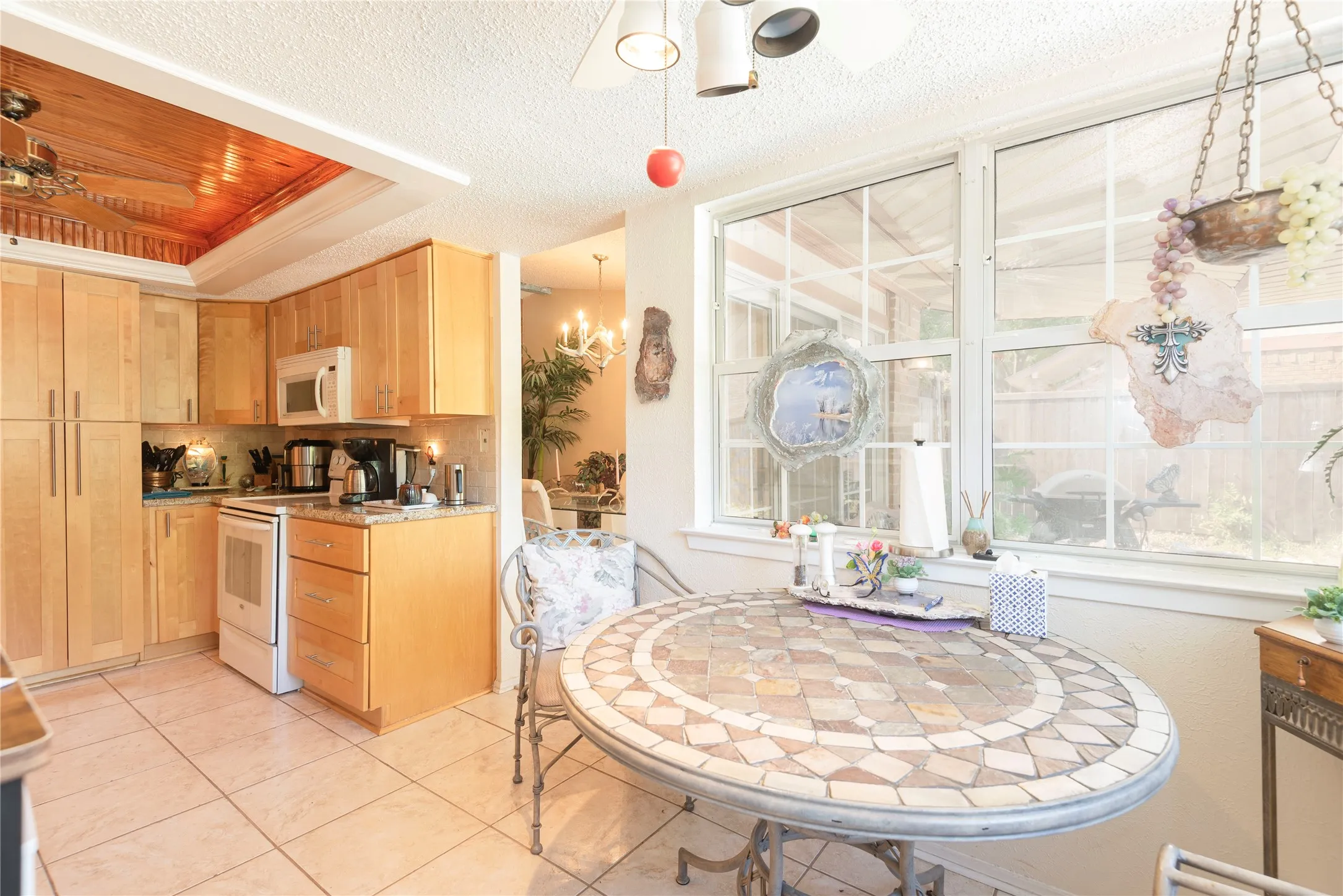 Single Family Residence For Sale in Dallas County , 1909 Linda Lane, Richardson, Texas 75081, 3 Bedroom, 2 Bathroom, 2 Garage spaces, 1,820 Sqft, built in 1977, mls#21409141, Real Estate Agent in Richardson, Homes For Sale in Dallas county, Homes For Sale in Richardson, Realtor in Richardson Texas, Real Estate Brokerage Independent Realty Texas, Luminita Cordes Realtor