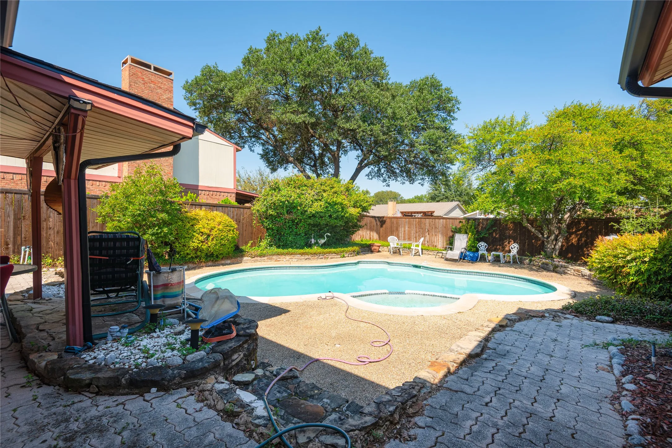 Single Family Residence For Sale in Dallas County , 1909 Linda Lane, Richardson, Texas 75081, 3 Bedroom, 2 Bathroom, 2 Garage spaces, 1,820 Sqft, built in 1977, mls#21409141, Real Estate Agent in Richardson, Homes For Sale in Dallas county, Homes For Sale in Richardson, Realtor in Richardson Texas, Real Estate Brokerage Independent Realty Texas, Luminita Cordes Realtor