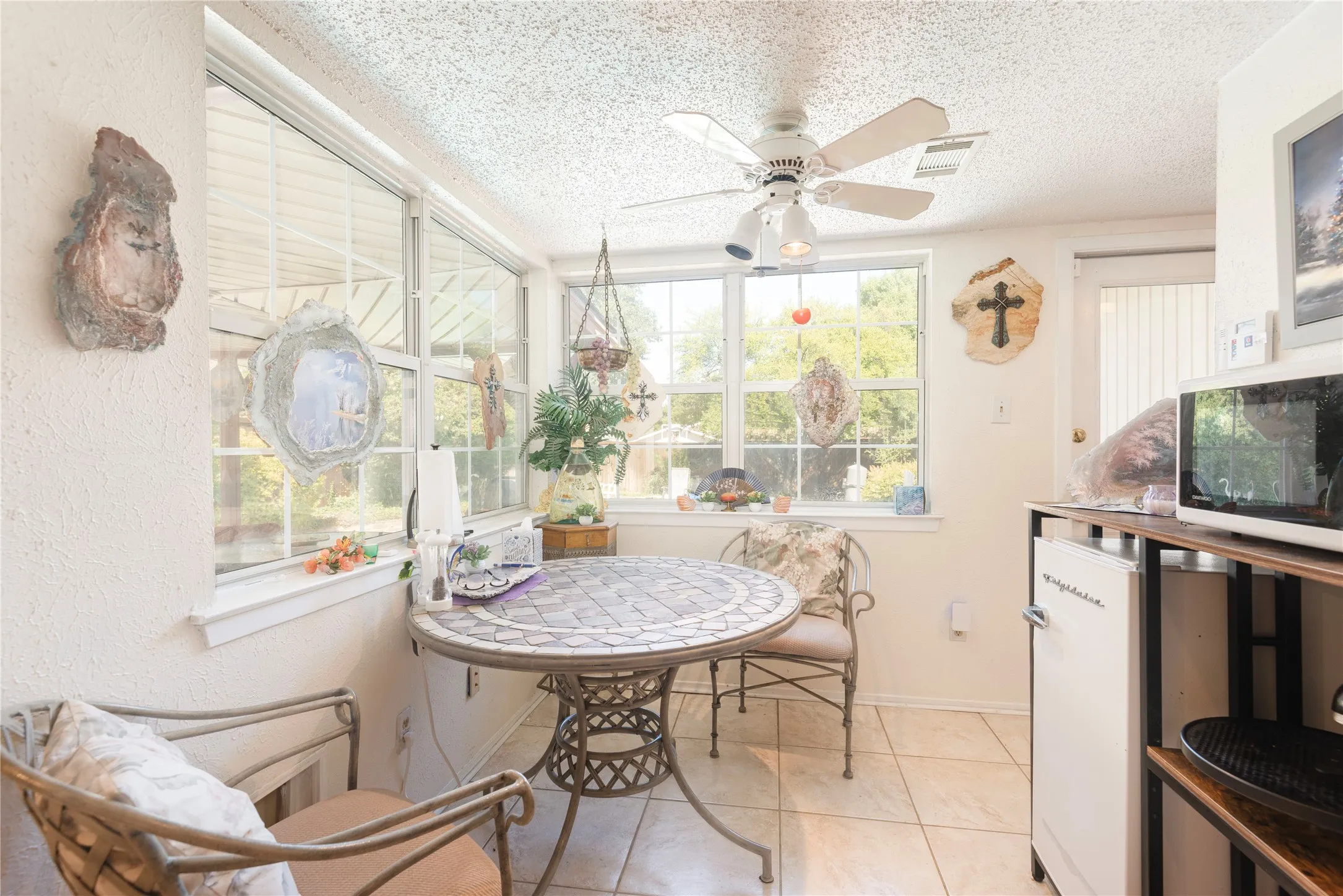 Single Family Residence For Sale in Dallas County , 1909 Linda Lane, Richardson, Texas 75081, 3 Bedroom, 2 Bathroom, 2 Garage spaces, 1,820 Sqft, built in 1977, mls#21409141, Real Estate Agent in Richardson, Homes For Sale in Dallas county, Homes For Sale in Richardson, Realtor in Richardson Texas, Real Estate Brokerage Independent Realty Texas, Luminita Cordes Realtor
