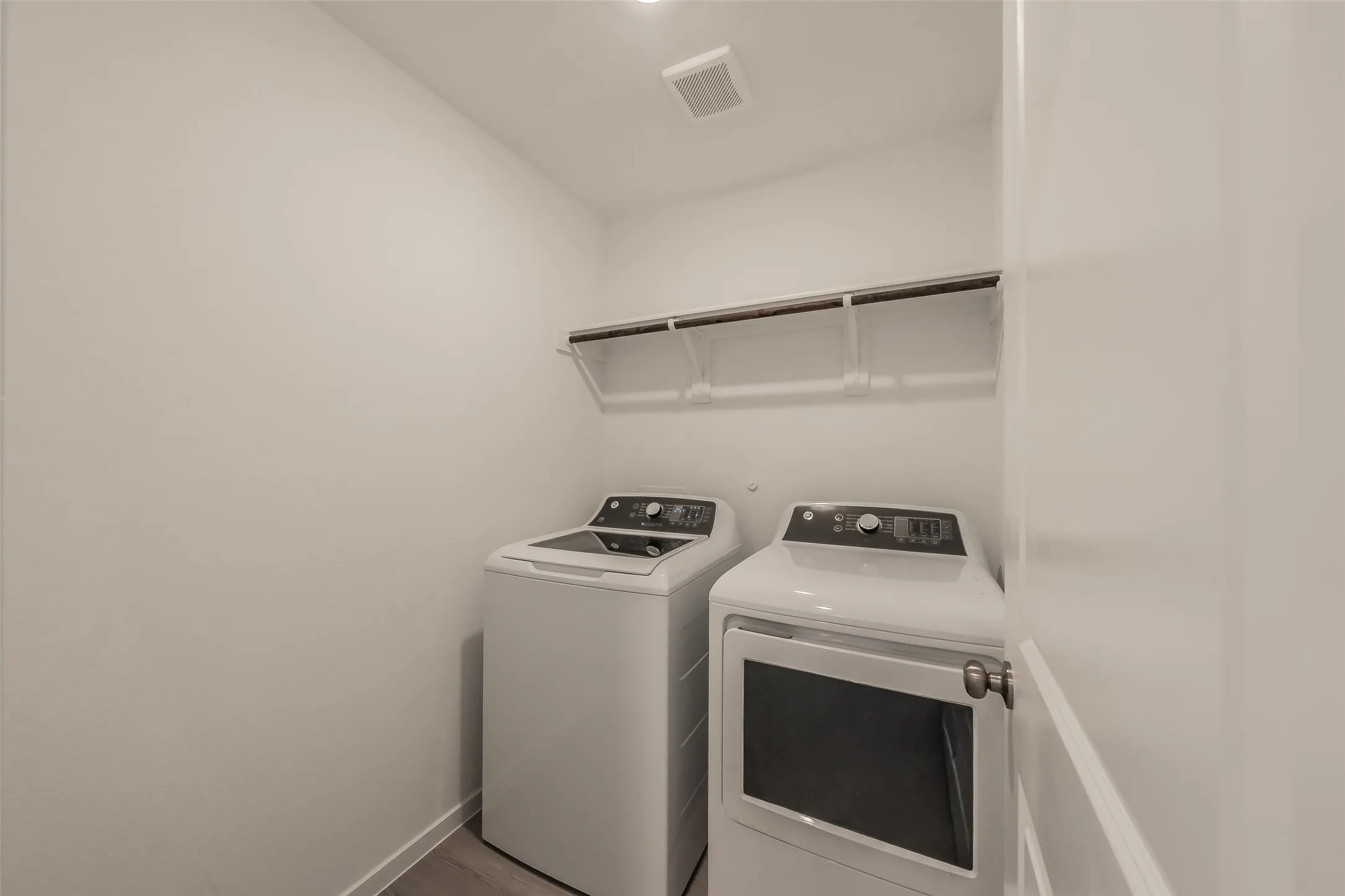 Single Family Residence For Rent in Tarrant County , 3013 Tooley Drive, Fort Worth, Texas 76179, 4 Bedroom, 2 Bathroom, 2 Garage spaces, 1,667 Sqft, built in 2026, mls#21408311, Real Estate Agent in Fort Worth, Homes For Rent in Tarrant county, Homes For Rent in Fort Worth, Realtor in Fort Worth Texas, Real Estate Brokerage Independent Realty Texas, Luminita Cordes Realtor