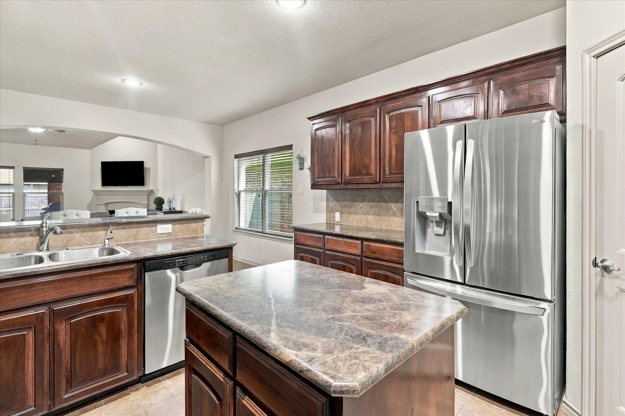 Single Family Residence For Sale in Denton County , 3132 Buckthorn Lane, Denton, Texas 76226, 4 Bedroom, 3 Bathroom, 2 Garage spaces, 3,003 Sqft, built in 2013, mls#21409143, Real Estate Agent in Denton, Homes For Sale in Denton county, Homes For Sale in Denton, Realtor in Denton Texas, Real Estate Brokerage Independent Realty Texas, Luminita Cordes Realtor
