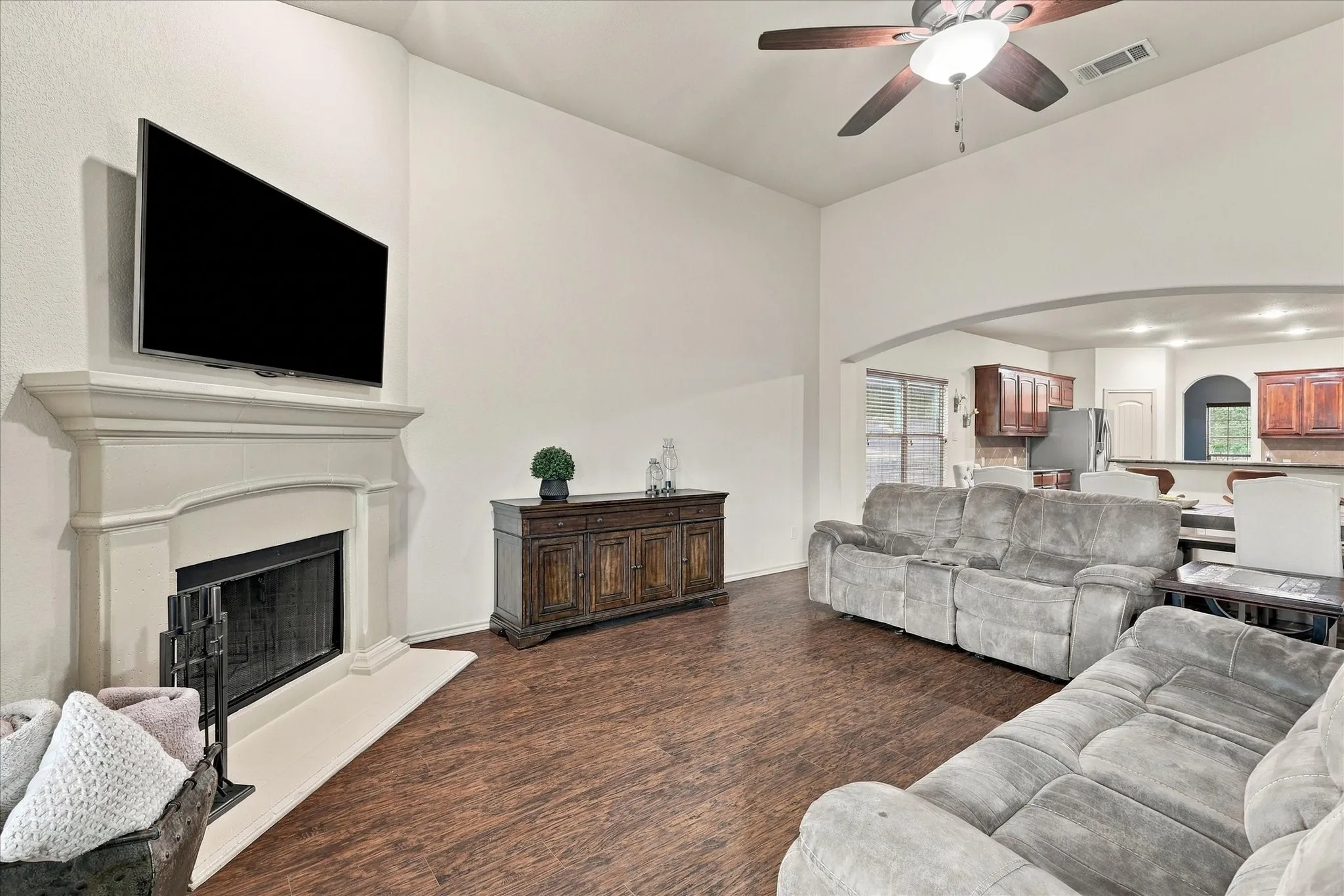 Single Family Residence For Sale in Denton County , 3132 Buckthorn Lane, Denton, Texas 76226, 4 Bedroom, 3 Bathroom, 2 Garage spaces, 3,003 Sqft, built in 2013, mls#21409143, Real Estate Agent in Denton, Homes For Sale in Denton county, Homes For Sale in Denton, Realtor in Denton Texas, Real Estate Brokerage Independent Realty Texas, Luminita Cordes Realtor