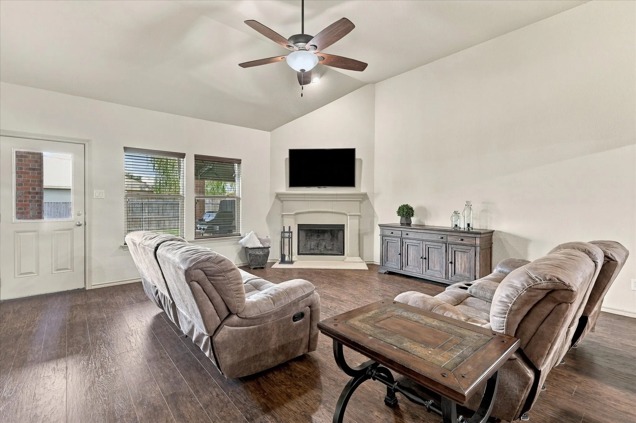 Single Family Residence For Sale in Denton County , 3132 Buckthorn Lane, Denton, Texas 76226, 4 Bedroom, 3 Bathroom, 2 Garage spaces, 3,003 Sqft, built in 2013, mls#21409143, Real Estate Agent in Denton, Homes For Sale in Denton county, Homes For Sale in Denton, Realtor in Denton Texas, Real Estate Brokerage Independent Realty Texas, Luminita Cordes Realtor