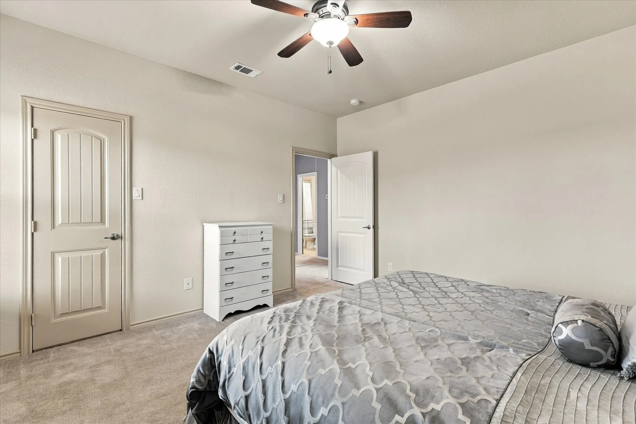 Single Family Residence For Sale in Denton County , 3132 Buckthorn Lane, Denton, Texas 76226, 4 Bedroom, 3 Bathroom, 2 Garage spaces, 3,003 Sqft, built in 2013, mls#21409143, Real Estate Agent in Denton, Homes For Sale in Denton county, Homes For Sale in Denton, Realtor in Denton Texas, Real Estate Brokerage Independent Realty Texas, Luminita Cordes Realtor