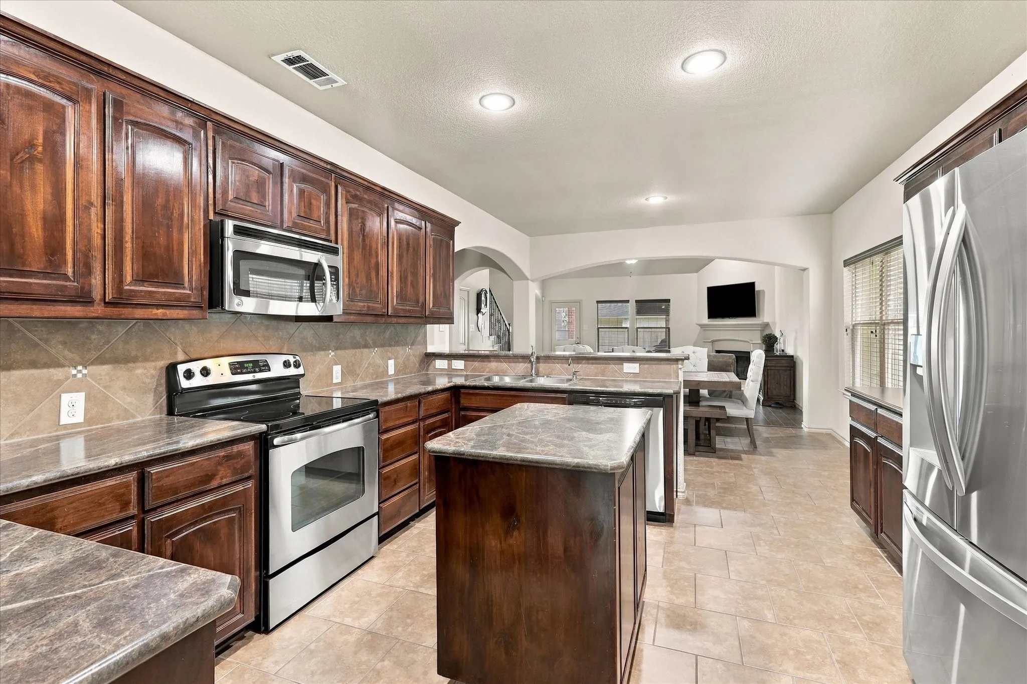 Single Family Residence For Sale in Denton County , 3132 Buckthorn Lane, Denton, Texas 76226, 4 Bedroom, 3 Bathroom, 2 Garage spaces, 3,003 Sqft, built in 2013, mls#21409143, Real Estate Agent in Denton, Homes For Sale in Denton county, Homes For Sale in Denton, Realtor in Denton Texas, Real Estate Brokerage Independent Realty Texas, Luminita Cordes Realtor