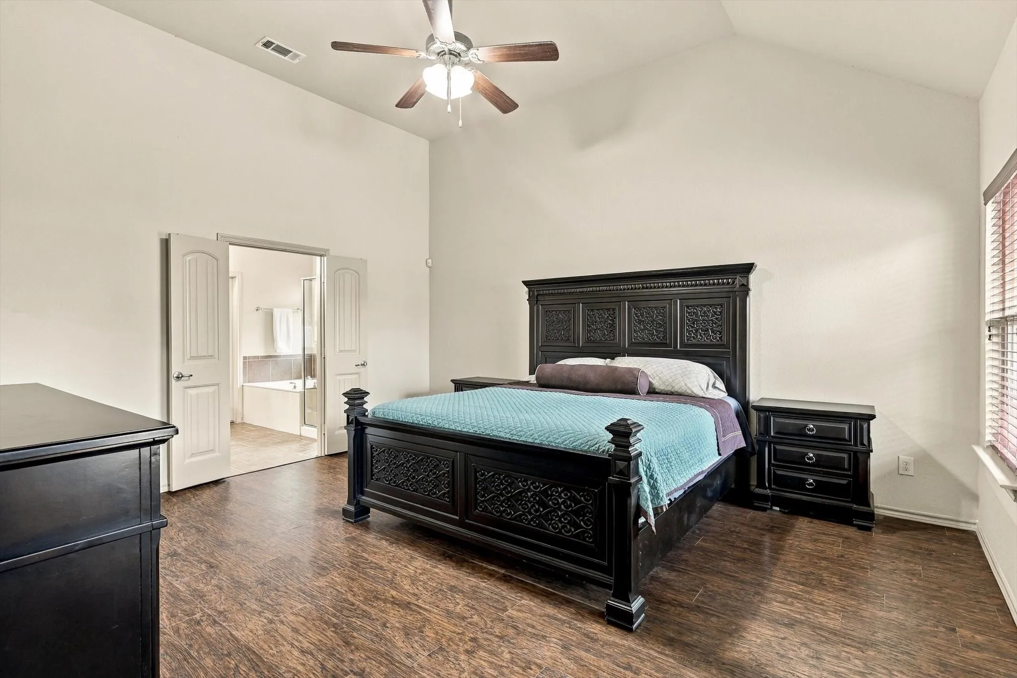 Single Family Residence For Sale in Denton County , 3132 Buckthorn Lane, Denton, Texas 76226, 4 Bedroom, 3 Bathroom, 2 Garage spaces, 3,003 Sqft, built in 2013, mls#21409143, Real Estate Agent in Denton, Homes For Sale in Denton county, Homes For Sale in Denton, Realtor in Denton Texas, Real Estate Brokerage Independent Realty Texas, Luminita Cordes Realtor