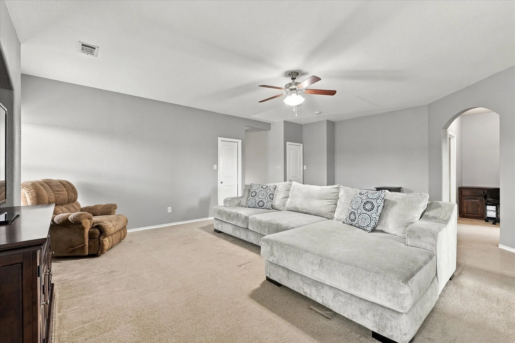 Single Family Residence For Sale in Denton County , 3132 Buckthorn Lane, Denton, Texas 76226, 4 Bedroom, 3 Bathroom, 2 Garage spaces, 3,003 Sqft, built in 2013, mls#21409143, Real Estate Agent in Denton, Homes For Sale in Denton county, Homes For Sale in Denton, Realtor in Denton Texas, Real Estate Brokerage Independent Realty Texas, Luminita Cordes Realtor