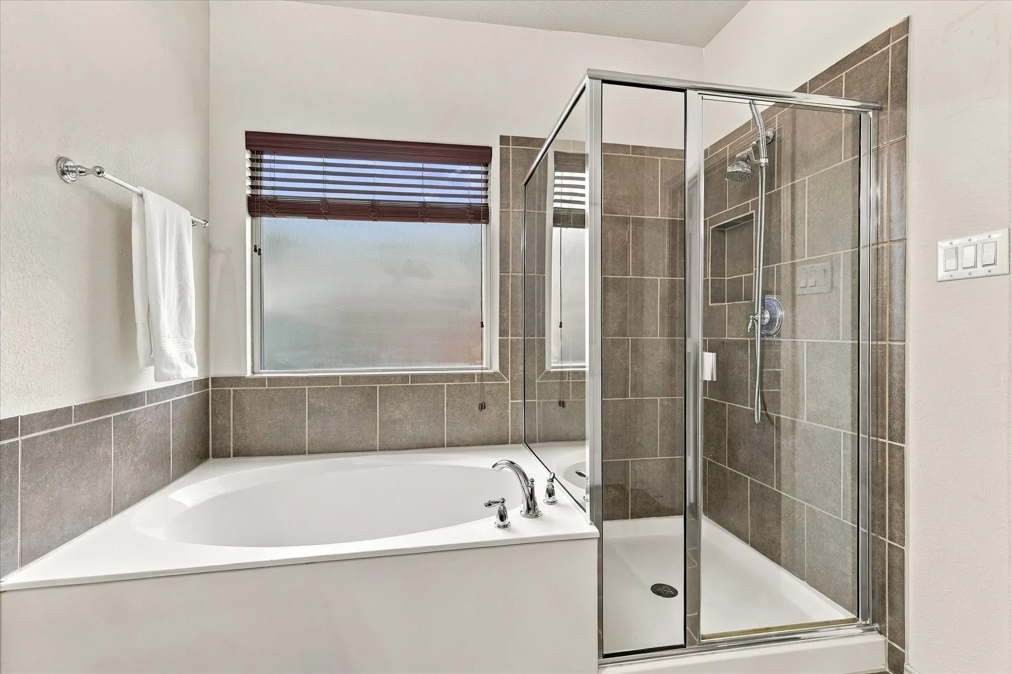Single Family Residence For Sale in Denton County , 3132 Buckthorn Lane, Denton, Texas 76226, 4 Bedroom, 3 Bathroom, 2 Garage spaces, 3,003 Sqft, built in 2013, mls#21409143, Real Estate Agent in Denton, Homes For Sale in Denton county, Homes For Sale in Denton, Realtor in Denton Texas, Real Estate Brokerage Independent Realty Texas, Luminita Cordes Realtor
