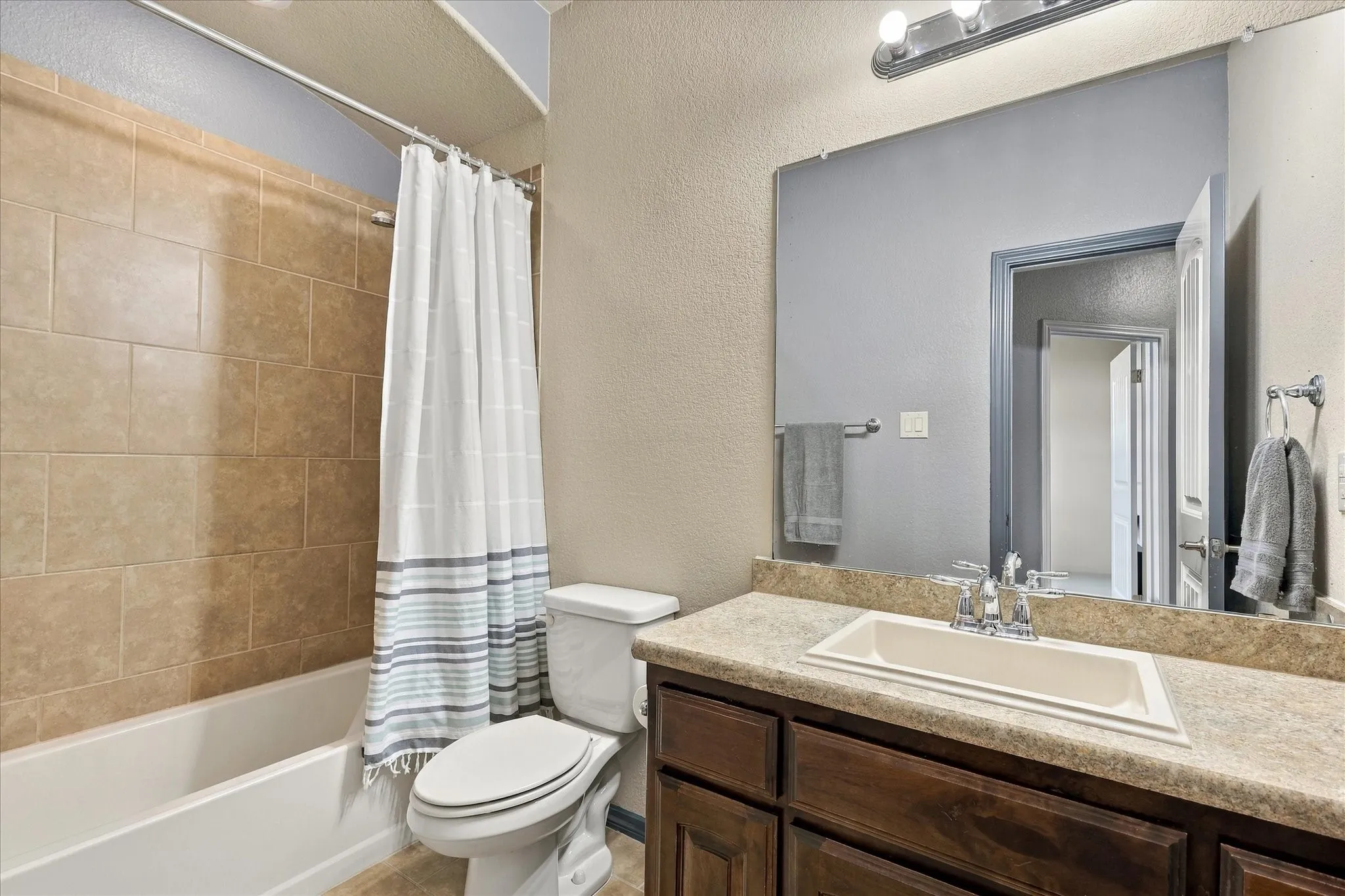 Single Family Residence For Sale in Denton County , 3132 Buckthorn Lane, Denton, Texas 76226, 4 Bedroom, 3 Bathroom, 2 Garage spaces, 3,003 Sqft, built in 2013, mls#21409143, Real Estate Agent in Denton, Homes For Sale in Denton county, Homes For Sale in Denton, Realtor in Denton Texas, Real Estate Brokerage Independent Realty Texas, Luminita Cordes Realtor