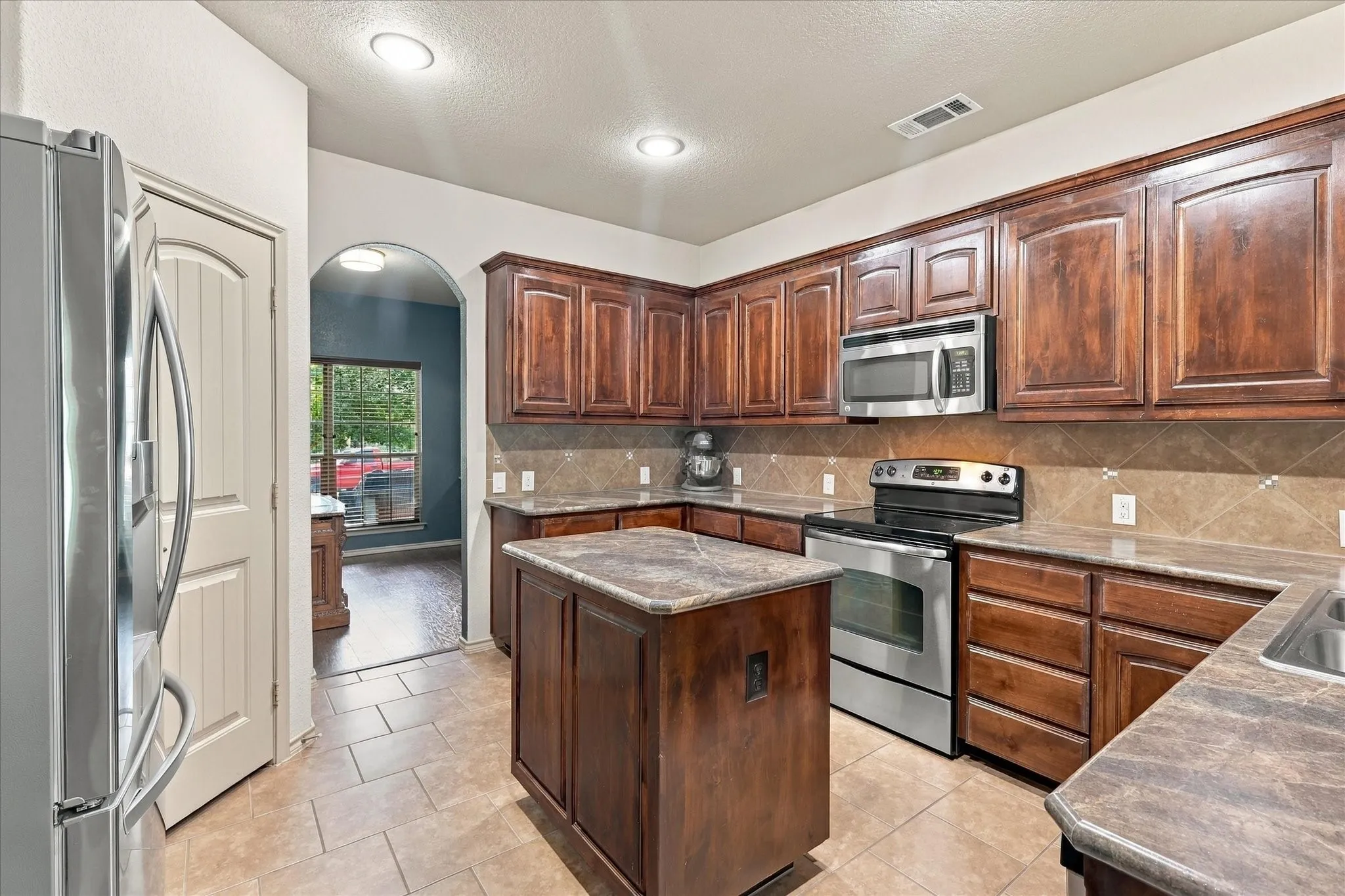 Single Family Residence For Sale in Denton County , 3132 Buckthorn Lane, Denton, Texas 76226, 4 Bedroom, 3 Bathroom, 2 Garage spaces, 3,003 Sqft, built in 2013, mls#21409143, Real Estate Agent in Denton, Homes For Sale in Denton county, Homes For Sale in Denton, Realtor in Denton Texas, Real Estate Brokerage Independent Realty Texas, Luminita Cordes Realtor