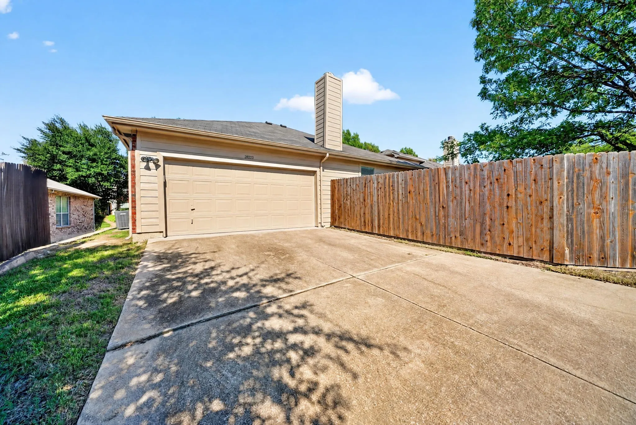 Single Family Residence For Sale in Rockwall County , 2923 Tangleglen Drive, Rockwall, Texas 75032, 4 Bedroom, 2 Bathroom, 2 Garage spaces, 1,991 Sqft, built in 2004, mls#21409130, Real Estate Agent in Rockwall, Homes For Sale in Rockwall county, Homes For Sale in Rockwall, Realtor in Rockwall Texas, Real Estate Brokerage Independent Realty Texas, Luminita Cordes Realtor