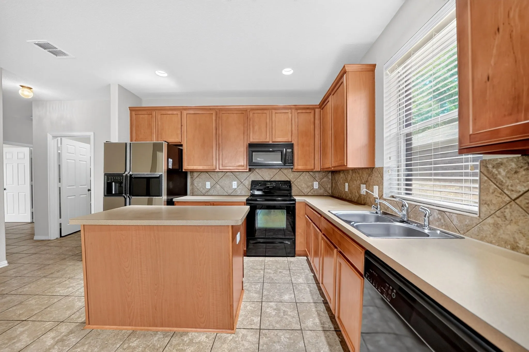 Single Family Residence For Sale in Rockwall County , 2923 Tangleglen Drive, Rockwall, Texas 75032, 4 Bedroom, 2 Bathroom, 2 Garage spaces, 1,991 Sqft, built in 2004, mls#21409130, Real Estate Agent in Rockwall, Homes For Sale in Rockwall county, Homes For Sale in Rockwall, Realtor in Rockwall Texas, Real Estate Brokerage Independent Realty Texas, Luminita Cordes Realtor