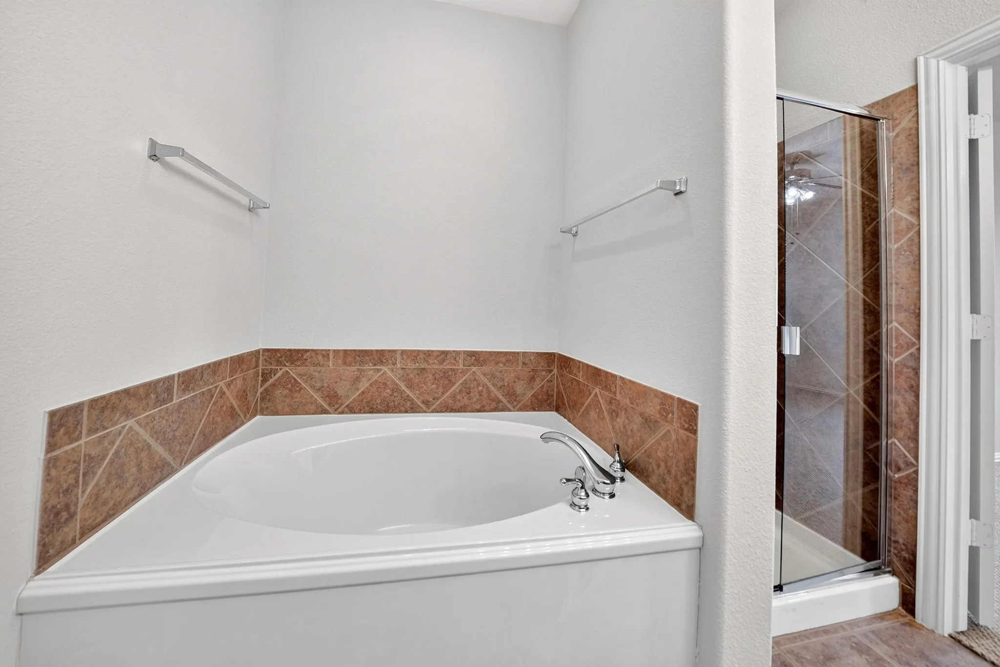 Single Family Residence For Sale in Rockwall County , 2923 Tangleglen Drive, Rockwall, Texas 75032, 4 Bedroom, 2 Bathroom, 2 Garage spaces, 1,991 Sqft, built in 2004, mls#21409130, Real Estate Agent in Rockwall, Homes For Sale in Rockwall county, Homes For Sale in Rockwall, Realtor in Rockwall Texas, Real Estate Brokerage Independent Realty Texas, Luminita Cordes Realtor