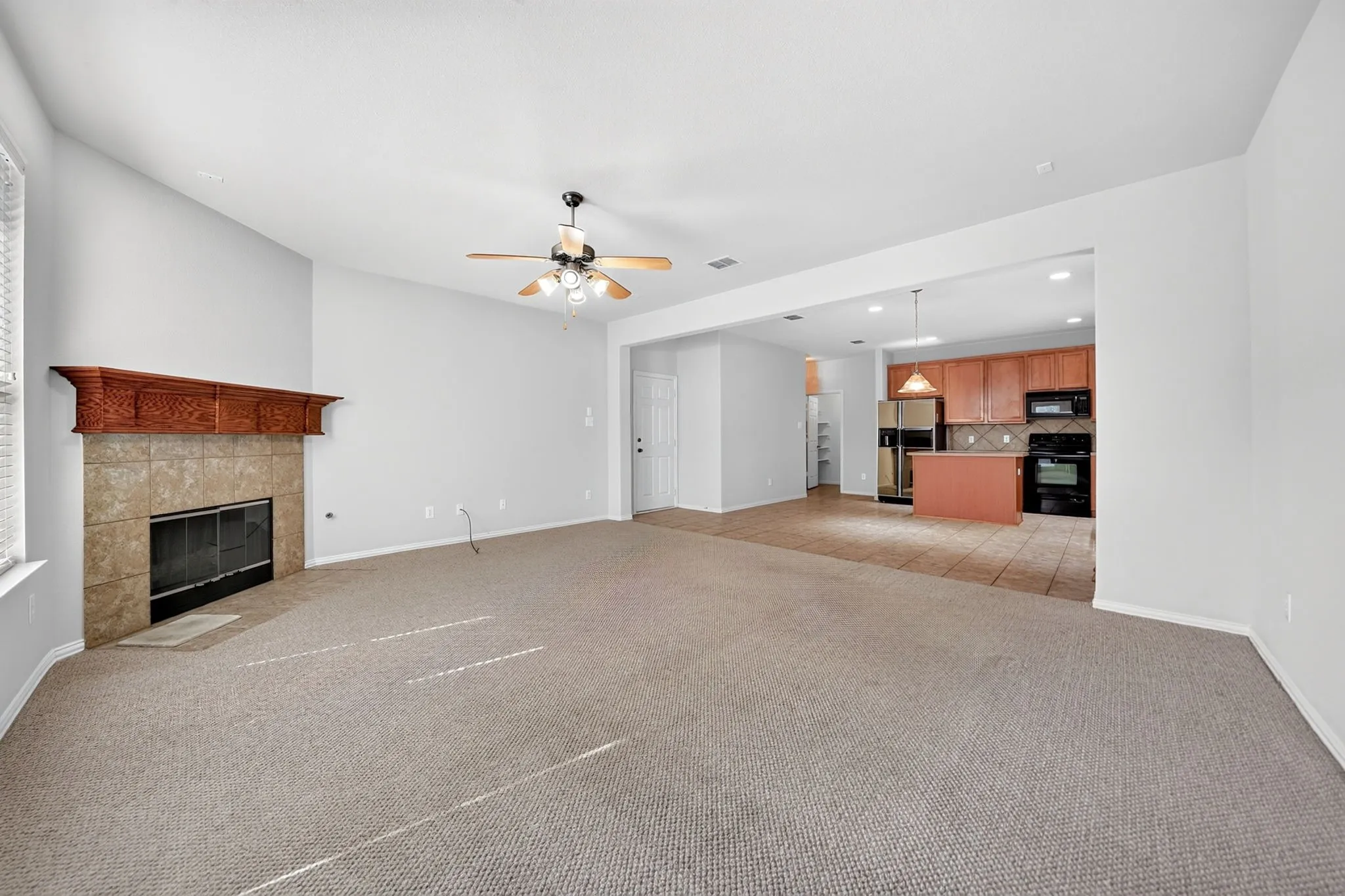 Single Family Residence For Sale in Rockwall County , 2923 Tangleglen Drive, Rockwall, Texas 75032, 4 Bedroom, 2 Bathroom, 2 Garage spaces, 1,991 Sqft, built in 2004, mls#21409130, Real Estate Agent in Rockwall, Homes For Sale in Rockwall county, Homes For Sale in Rockwall, Realtor in Rockwall Texas, Real Estate Brokerage Independent Realty Texas, Luminita Cordes Realtor