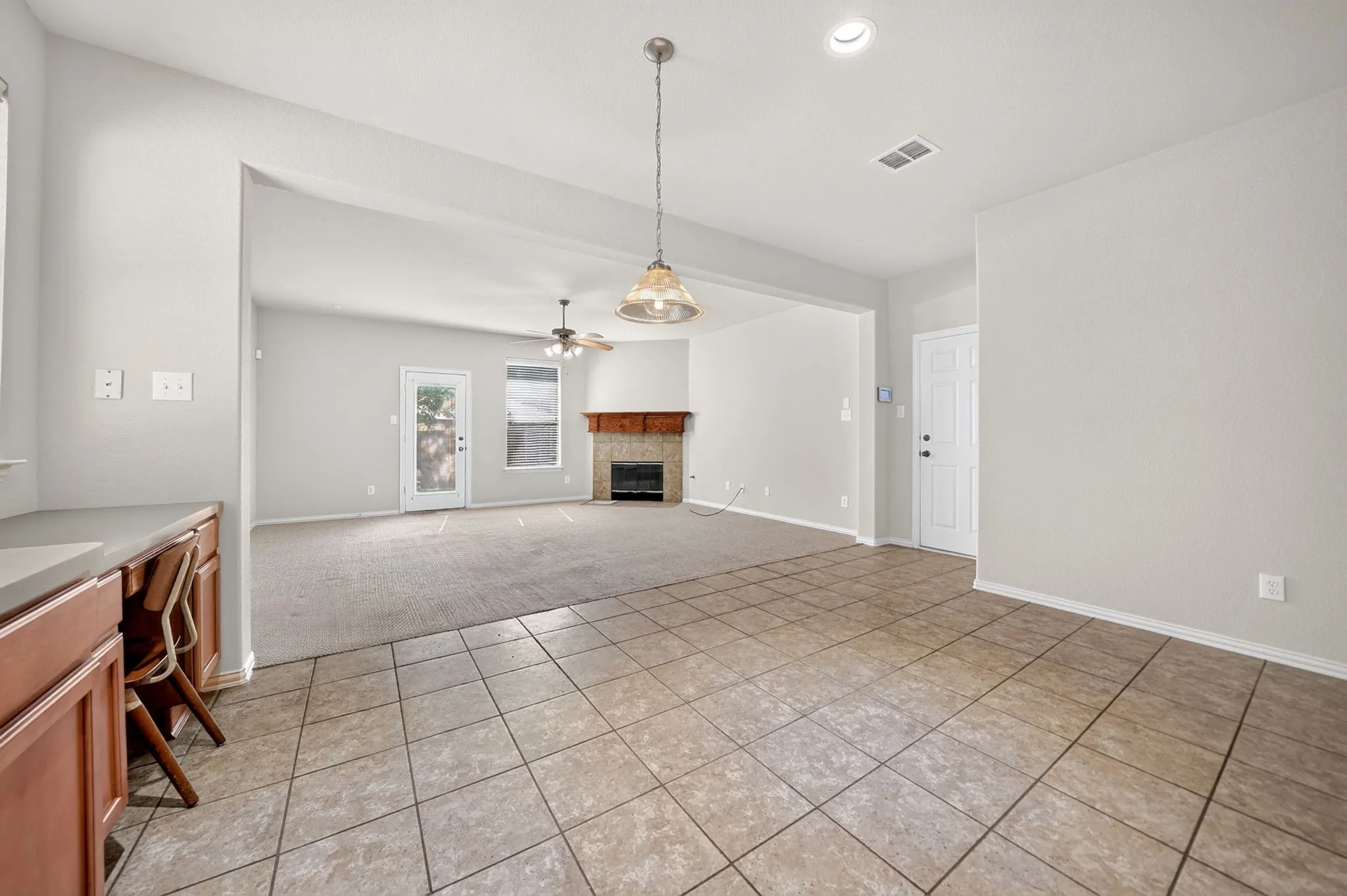 Single Family Residence For Sale in Rockwall County , 2923 Tangleglen Drive, Rockwall, Texas 75032, 4 Bedroom, 2 Bathroom, 2 Garage spaces, 1,991 Sqft, built in 2004, mls#21409130, Real Estate Agent in Rockwall, Homes For Sale in Rockwall county, Homes For Sale in Rockwall, Realtor in Rockwall Texas, Real Estate Brokerage Independent Realty Texas, Luminita Cordes Realtor