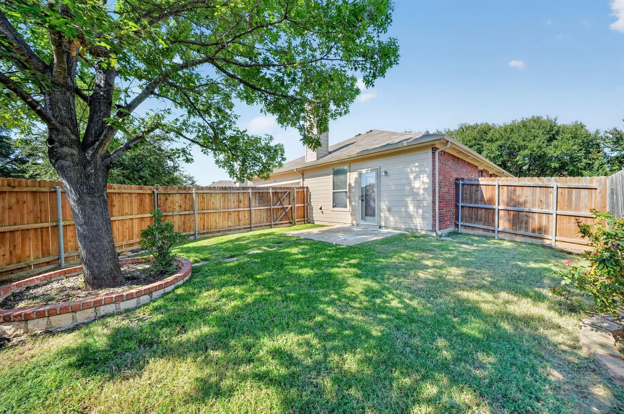 Single Family Residence For Sale in Rockwall County , 2923 Tangleglen Drive, Rockwall, Texas 75032, 4 Bedroom, 2 Bathroom, 2 Garage spaces, 1,991 Sqft, built in 2004, mls#21409130, Real Estate Agent in Rockwall, Homes For Sale in Rockwall county, Homes For Sale in Rockwall, Realtor in Rockwall Texas, Real Estate Brokerage Independent Realty Texas, Luminita Cordes Realtor