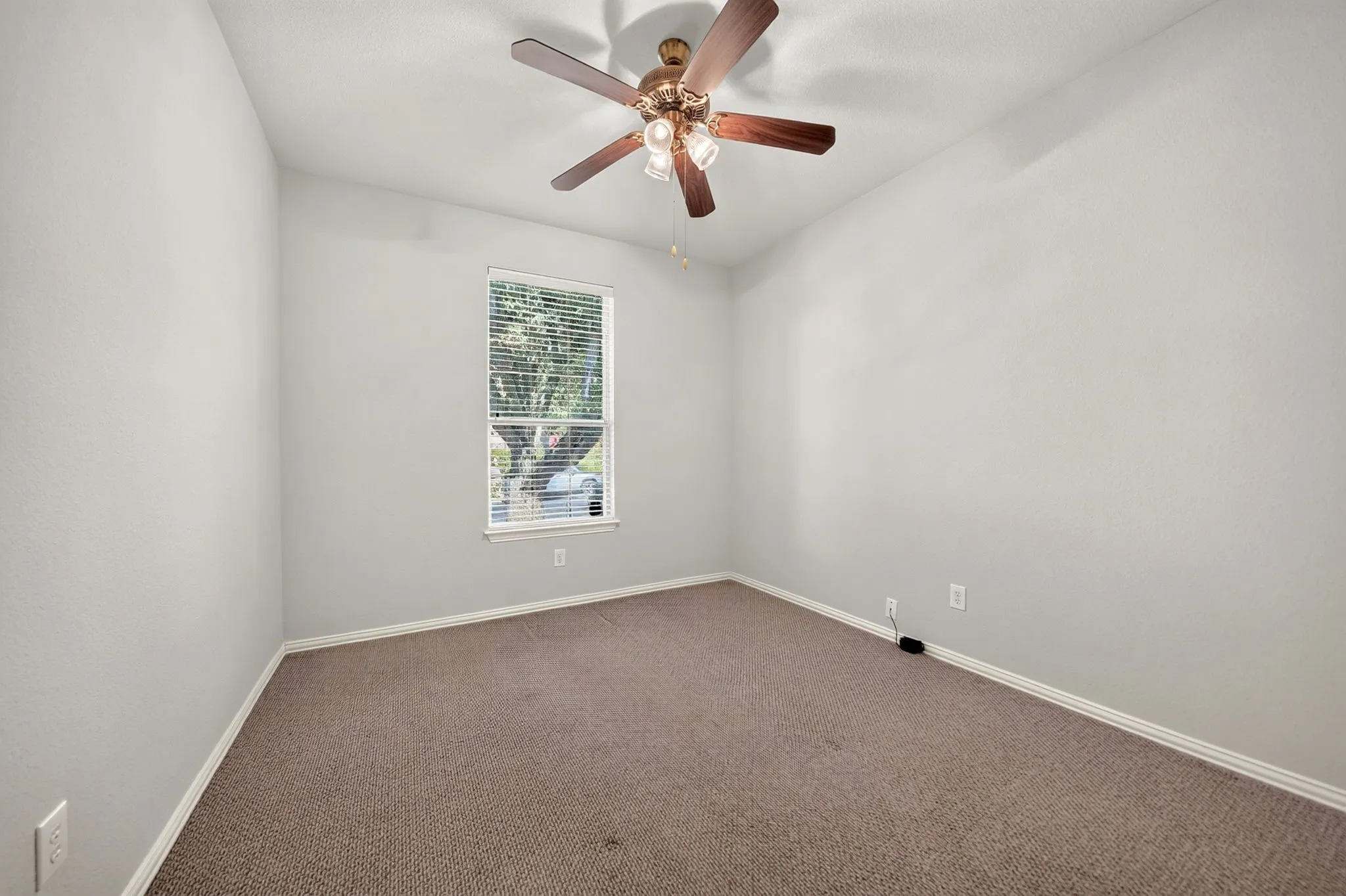 Single Family Residence For Sale in Rockwall County , 2923 Tangleglen Drive, Rockwall, Texas 75032, 4 Bedroom, 2 Bathroom, 2 Garage spaces, 1,991 Sqft, built in 2004, mls#21409130, Real Estate Agent in Rockwall, Homes For Sale in Rockwall county, Homes For Sale in Rockwall, Realtor in Rockwall Texas, Real Estate Brokerage Independent Realty Texas, Luminita Cordes Realtor