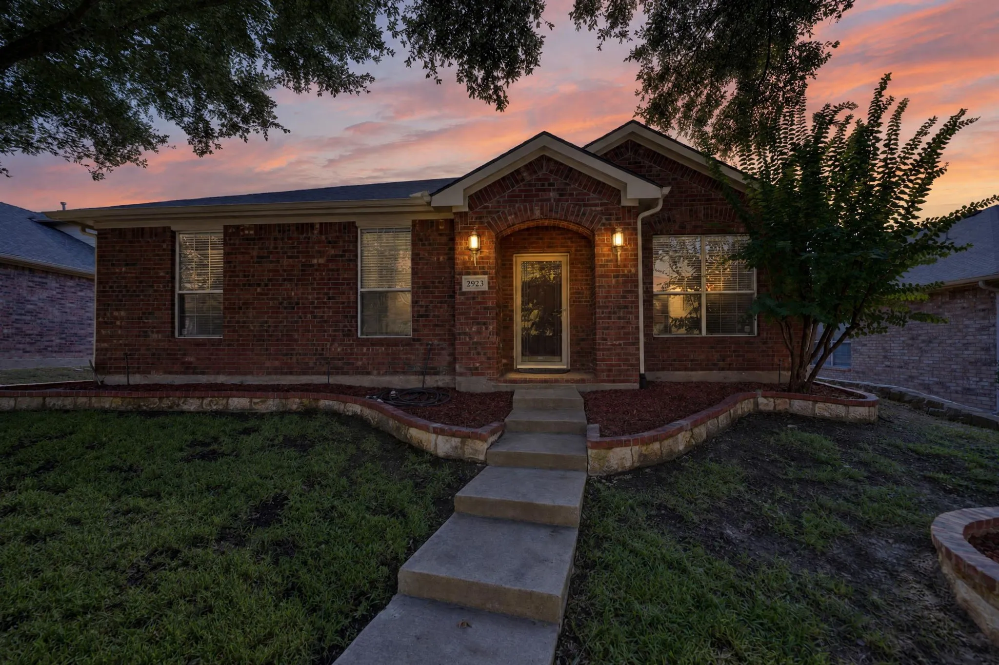 Single Family Residence For Sale in Rockwall County , 2923 Tangleglen Drive, Rockwall, Texas 75032, 4 Bedroom, 2 Bathroom, 2 Garage spaces, 1,991 Sqft, built in 2004, mls#21409130, Real Estate Agent in Rockwall, Homes For Sale in Rockwall county, Homes For Sale in Rockwall, Realtor in Rockwall Texas, Real Estate Brokerage Independent Realty Texas, Luminita Cordes Realtor
