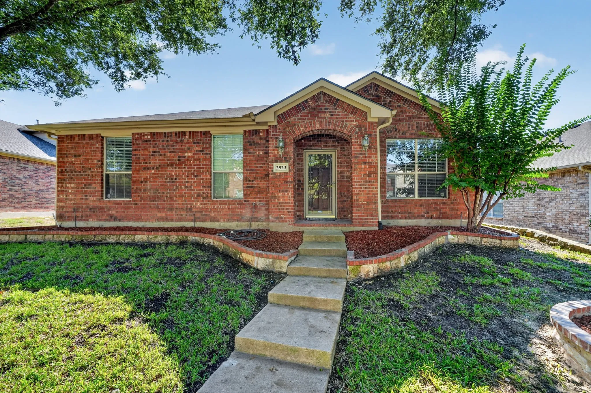 Single Family Residence For Sale in Rockwall County , 2923 Tangleglen Drive, Rockwall, Texas 75032, 4 Bedroom, 2 Bathroom, 2 Garage spaces, 1,991 Sqft, built in 2004, mls#21409130, Real Estate Agent in Rockwall, Homes For Sale in Rockwall county, Homes For Sale in Rockwall, Realtor in Rockwall Texas, Real Estate Brokerage Independent Realty Texas, Luminita Cordes Realtor
