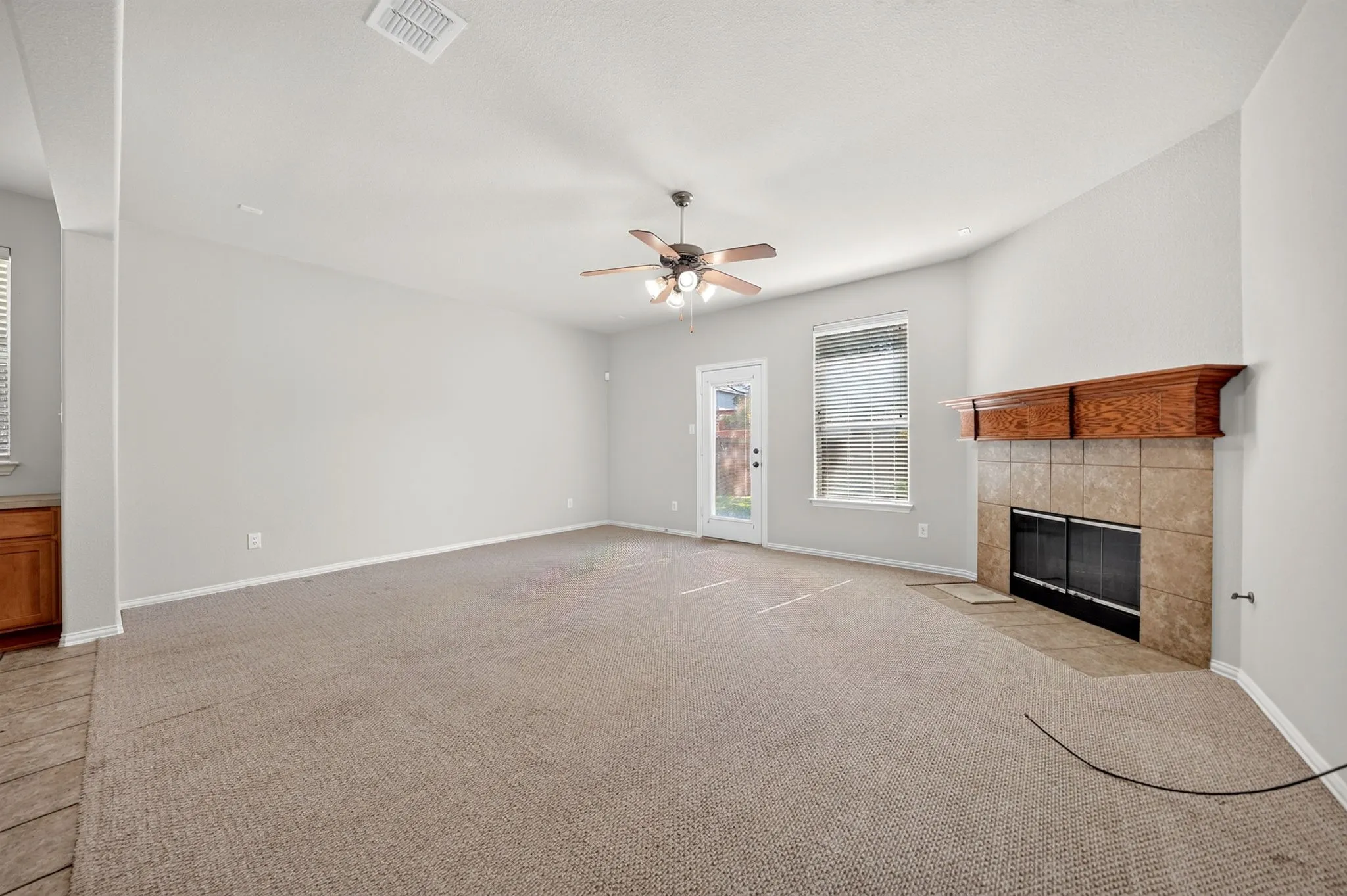 Single Family Residence For Sale in Rockwall County , 2923 Tangleglen Drive, Rockwall, Texas 75032, 4 Bedroom, 2 Bathroom, 2 Garage spaces, 1,991 Sqft, built in 2004, mls#21409130, Real Estate Agent in Rockwall, Homes For Sale in Rockwall county, Homes For Sale in Rockwall, Realtor in Rockwall Texas, Real Estate Brokerage Independent Realty Texas, Luminita Cordes Realtor