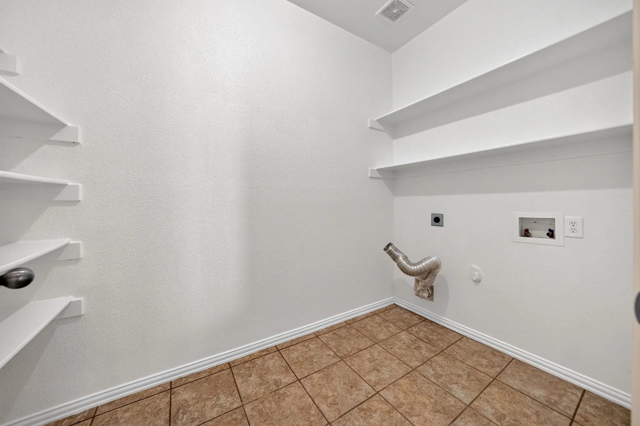 Single Family Residence For Sale in Rockwall County , 2923 Tangleglen Drive, Rockwall, Texas 75032, 4 Bedroom, 2 Bathroom, 2 Garage spaces, 1,991 Sqft, built in 2004, mls#21409130, Real Estate Agent in Rockwall, Homes For Sale in Rockwall county, Homes For Sale in Rockwall, Realtor in Rockwall Texas, Real Estate Brokerage Independent Realty Texas, Luminita Cordes Realtor
