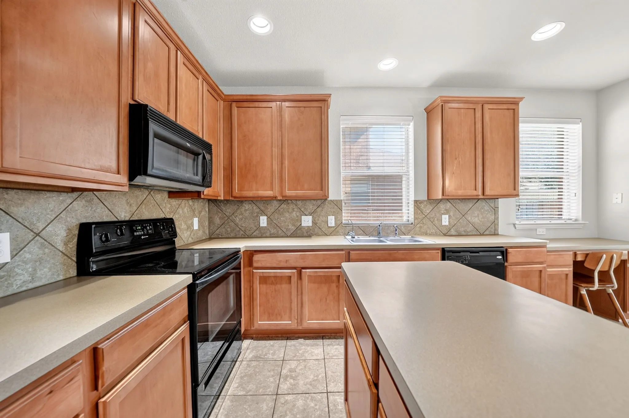 Single Family Residence For Sale in Rockwall County , 2923 Tangleglen Drive, Rockwall, Texas 75032, 4 Bedroom, 2 Bathroom, 2 Garage spaces, 1,991 Sqft, built in 2004, mls#21409130, Real Estate Agent in Rockwall, Homes For Sale in Rockwall county, Homes For Sale in Rockwall, Realtor in Rockwall Texas, Real Estate Brokerage Independent Realty Texas, Luminita Cordes Realtor