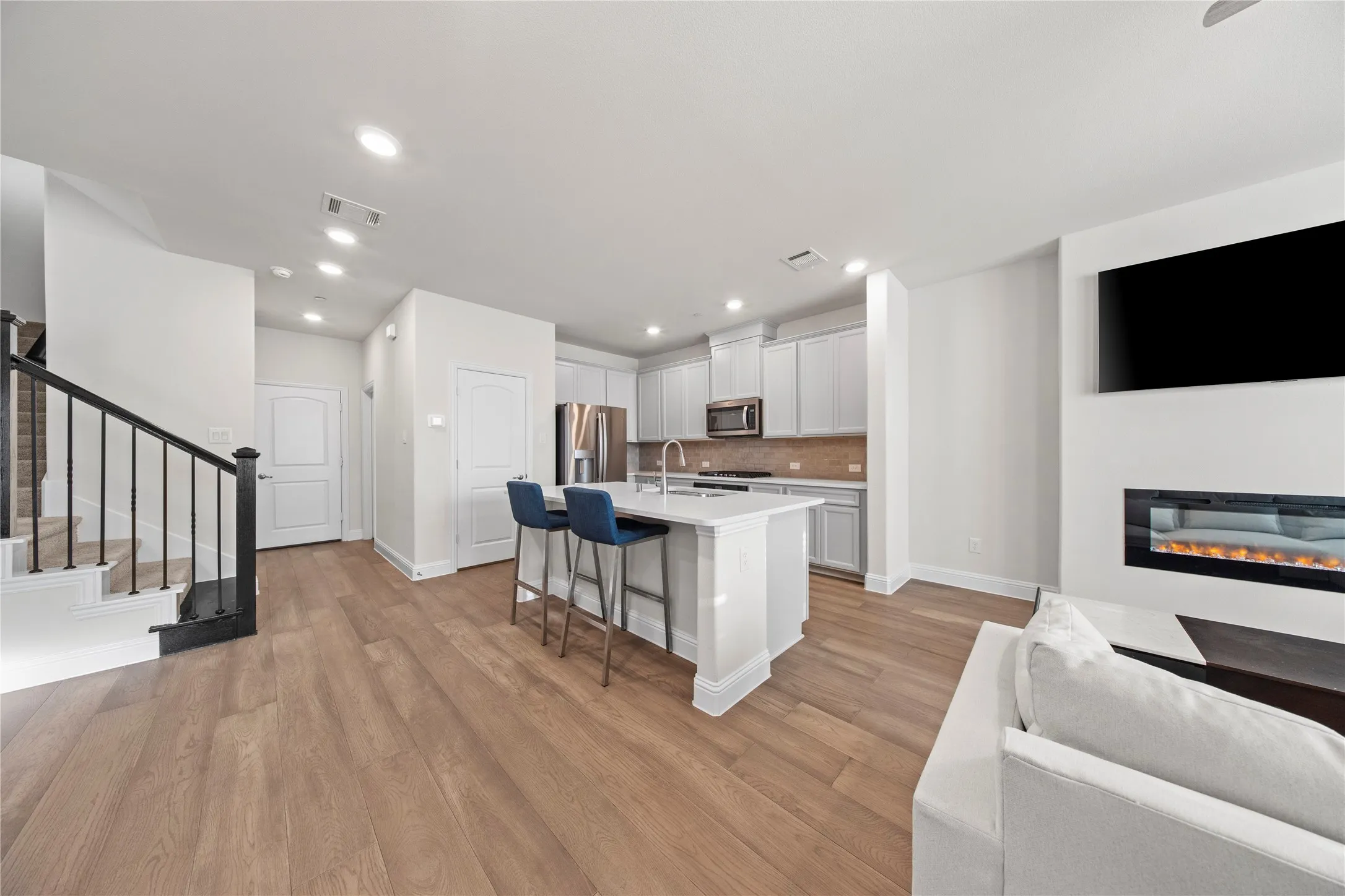 Condominium For Rent in Dallas County , 7849 Sunset Boulevard, Rowlett, Texas 75088, 3 Bedroom, 3 Bathroom, 2 Garage spaces, 2,174 Sqft, built in 2023, mls#21408993, Real Estate Agent in Rowlett, Homes For Rent in Dallas county, Homes For Rent in Rowlett, Realtor in Rowlett Texas, Real Estate Brokerage Independent Realty Texas, Luminita Cordes Realtor