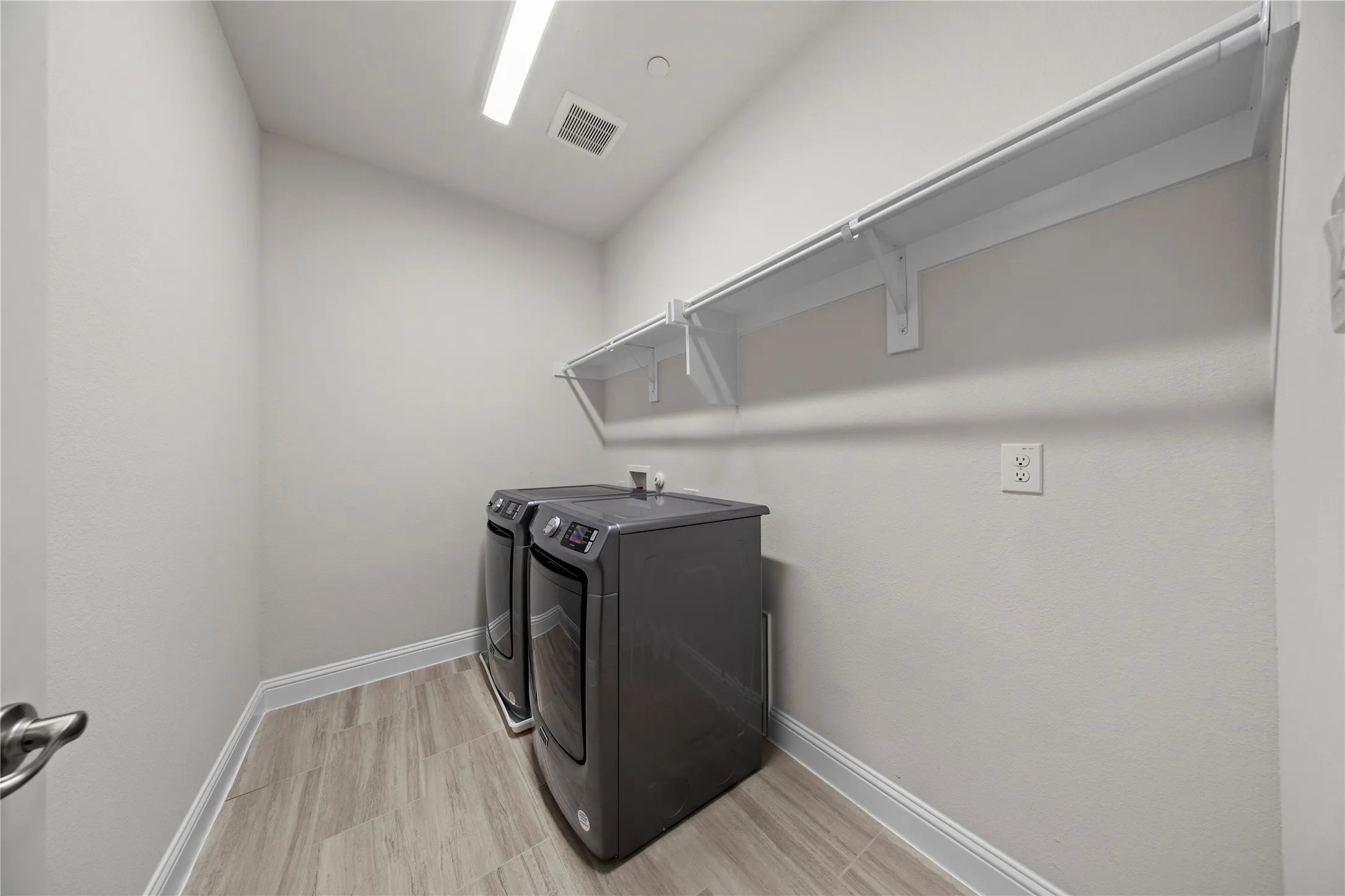 Condominium For Rent in Dallas County , 7849 Sunset Boulevard, Rowlett, Texas 75088, 3 Bedroom, 3 Bathroom, 2 Garage spaces, 2,174 Sqft, built in 2023, mls#21408993, Real Estate Agent in Rowlett, Homes For Rent in Dallas county, Homes For Rent in Rowlett, Realtor in Rowlett Texas, Real Estate Brokerage Independent Realty Texas, Luminita Cordes Realtor