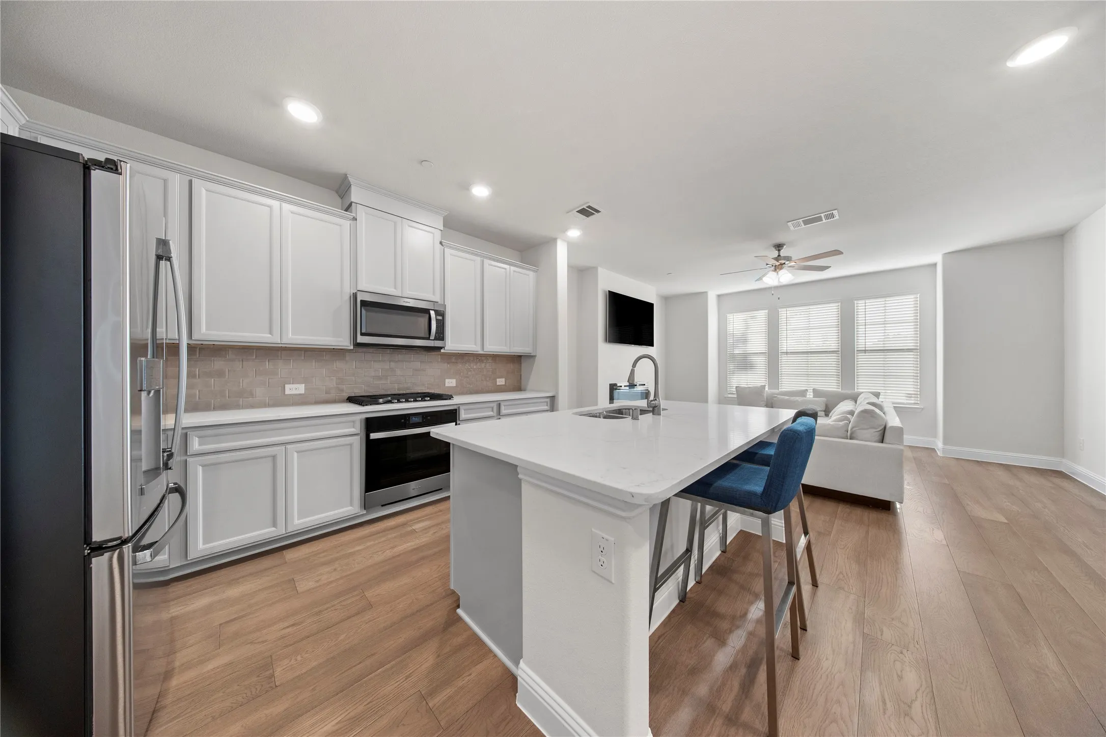 Condominium For Rent in Dallas County , 7849 Sunset Boulevard, Rowlett, Texas 75088, 3 Bedroom, 3 Bathroom, 2 Garage spaces, 2,174 Sqft, built in 2023, mls#21408993, Real Estate Agent in Rowlett, Homes For Rent in Dallas county, Homes For Rent in Rowlett, Realtor in Rowlett Texas, Real Estate Brokerage Independent Realty Texas, Luminita Cordes Realtor
