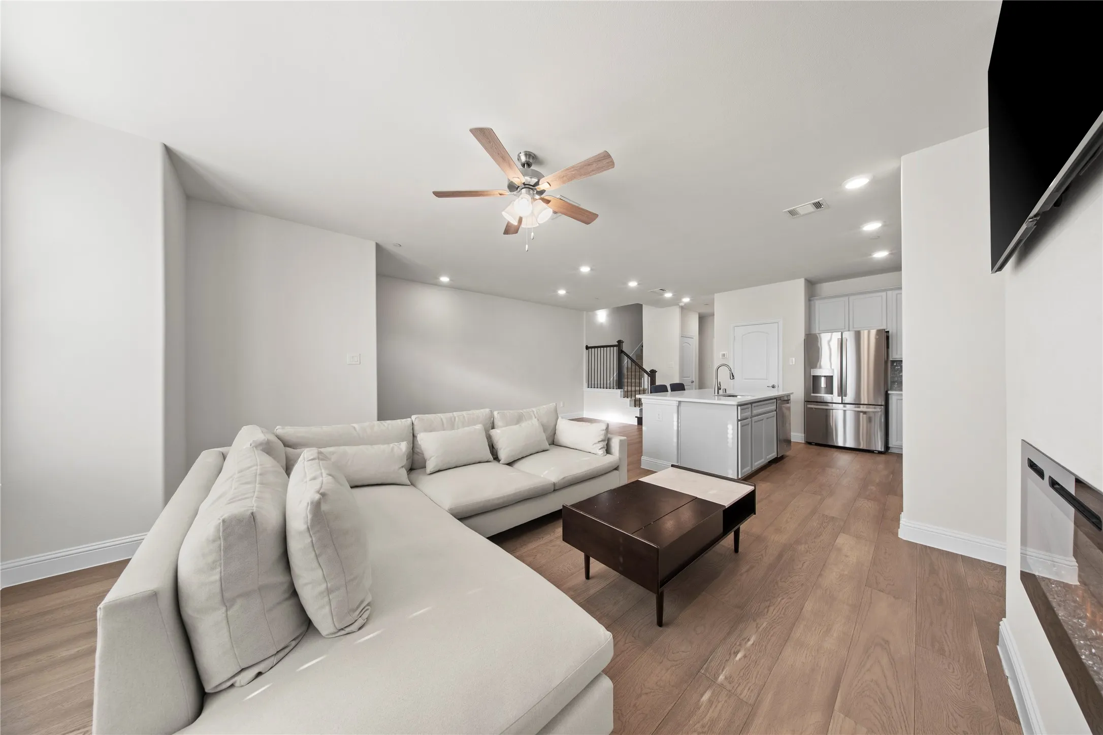Condominium For Rent in Dallas County , 7849 Sunset Boulevard, Rowlett, Texas 75088, 3 Bedroom, 3 Bathroom, 2 Garage spaces, 2,174 Sqft, built in 2023, mls#21408993, Real Estate Agent in Rowlett, Homes For Rent in Dallas county, Homes For Rent in Rowlett, Realtor in Rowlett Texas, Real Estate Brokerage Independent Realty Texas, Luminita Cordes Realtor