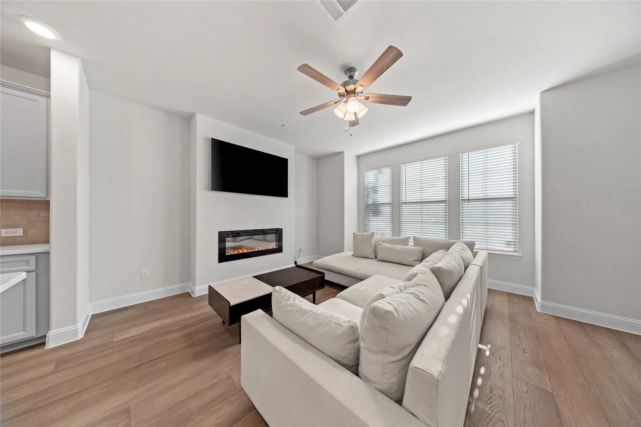 Condominium For Rent in Dallas County , 7849 Sunset Boulevard, Rowlett, Texas 75088, 3 Bedroom, 3 Bathroom, 2 Garage spaces, 2,174 Sqft, built in 2023, mls#21408993, Real Estate Agent in Rowlett, Homes For Rent in Dallas county, Homes For Rent in Rowlett, Realtor in Rowlett Texas, Real Estate Brokerage Independent Realty Texas, Luminita Cordes Realtor